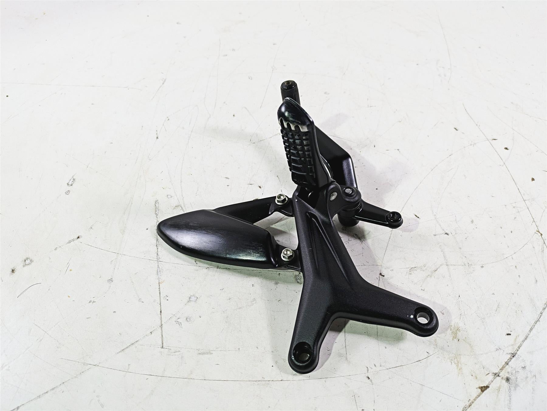 2022 MV Agusta F3 800 Rosso Left Front Footpeg & Shifter Set 80A0B7474 {{ shop.shopifyCountryName }} - Mototech271