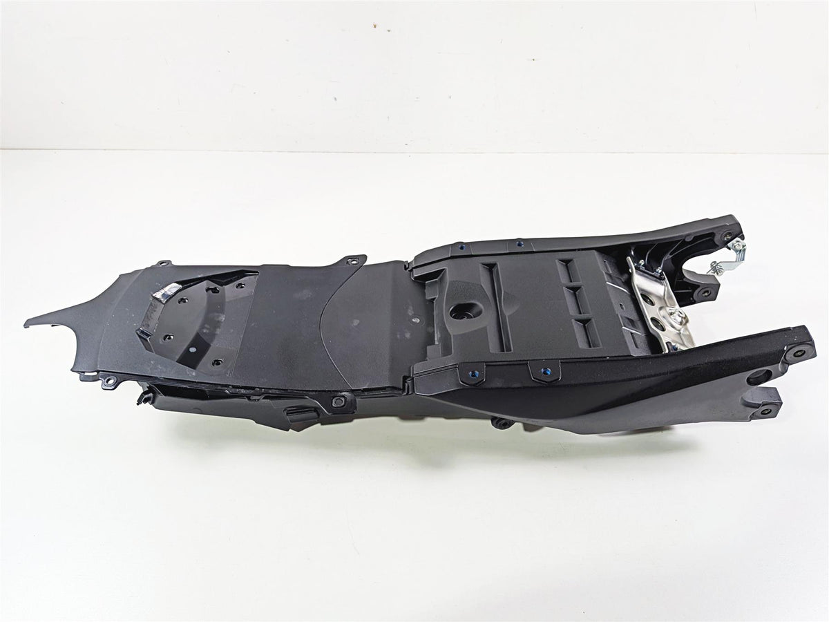 2024 Suzuki GSXR600 Subframe Inner Fender Set 41221-14J00-YUG 41211-14J00-YUG {{ shop.shopifyCountryName }} - Mototech271