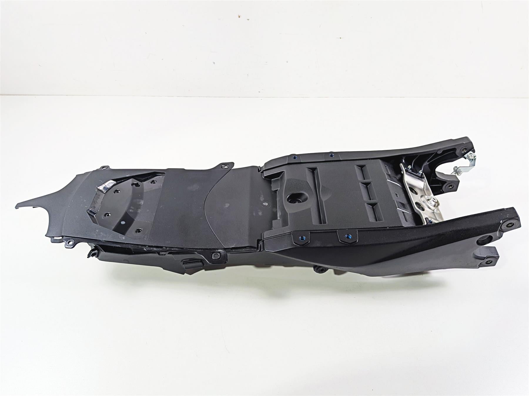 2024 Suzuki GSXR600 Subframe Inner Fender Set 41221-14J00-YUG 41211-14J00-YUG {{ shop.shopifyCountryName }} - Mototech271