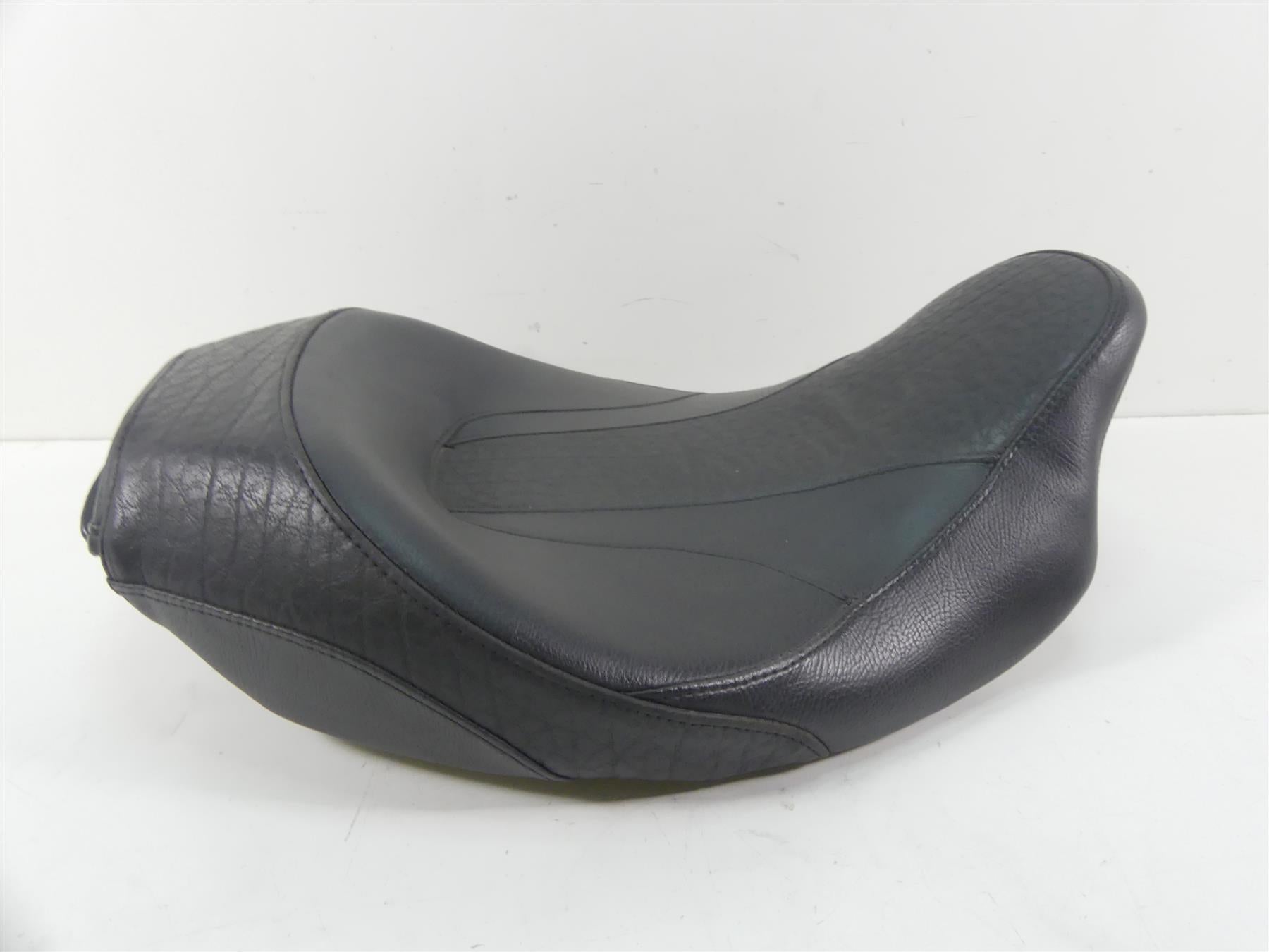 2010 Harley Touring FLHX Street Glide Elephant Skin Solo CVO Seat 52000052 {{ shop.shopifyCountryName }} - Mototech271