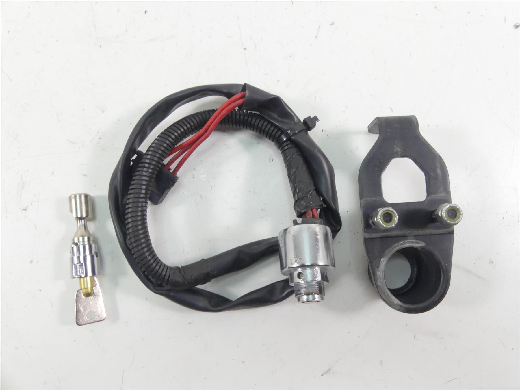 2008 Harley FXCWC Softail Rocker C Ignition Switch Steering Key Lock Set 71792-08 {{ shop.shopifyCountryName }} - Mototech271