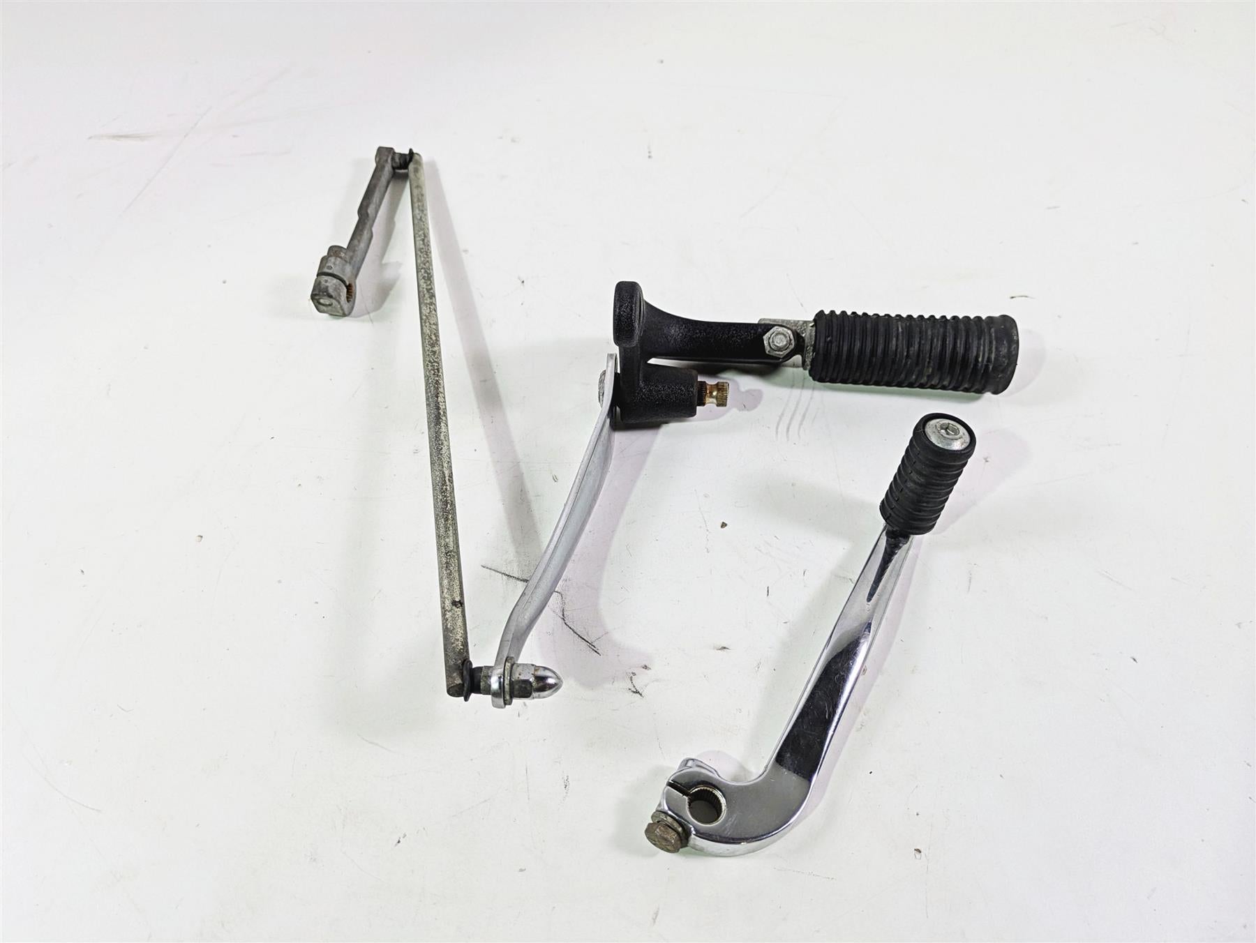 2015 Harley FXDF Dyna Fat Bob Front Left Fw Footpeg & Shifter 33693-03 34564-90B