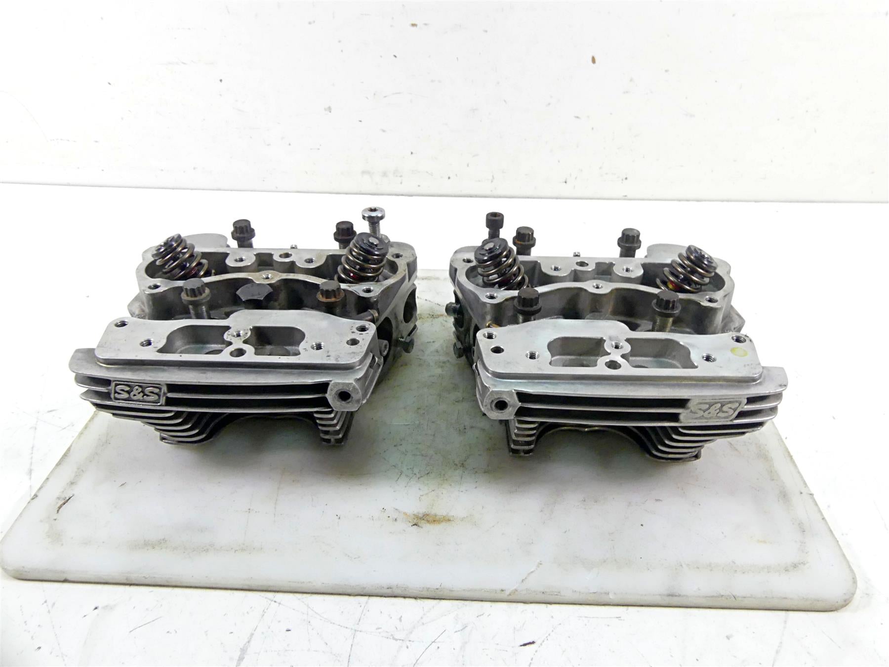 S&S Cycle Super Stock Cylinderhead Cylinder Head Set 90-1050F-S 90-1050R-S {{ shop.shopifyCountryName }} - Mototech271