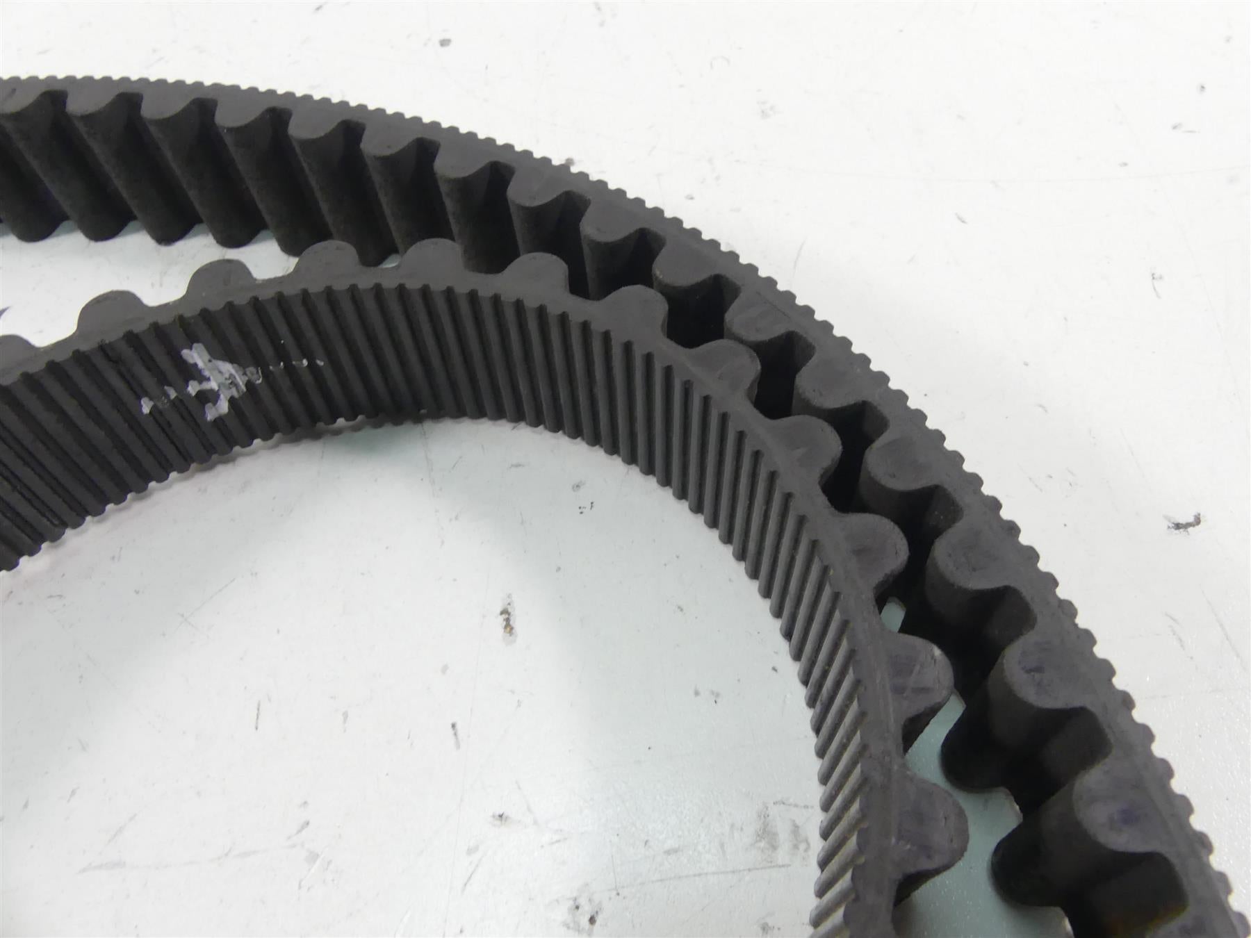 2004 Harley Softail FXSTD SE CVO Deuce Rear Drive Belt 1-1/8 135T 40307-00B {{ shop.shopifyCountryName }} - Mototech271