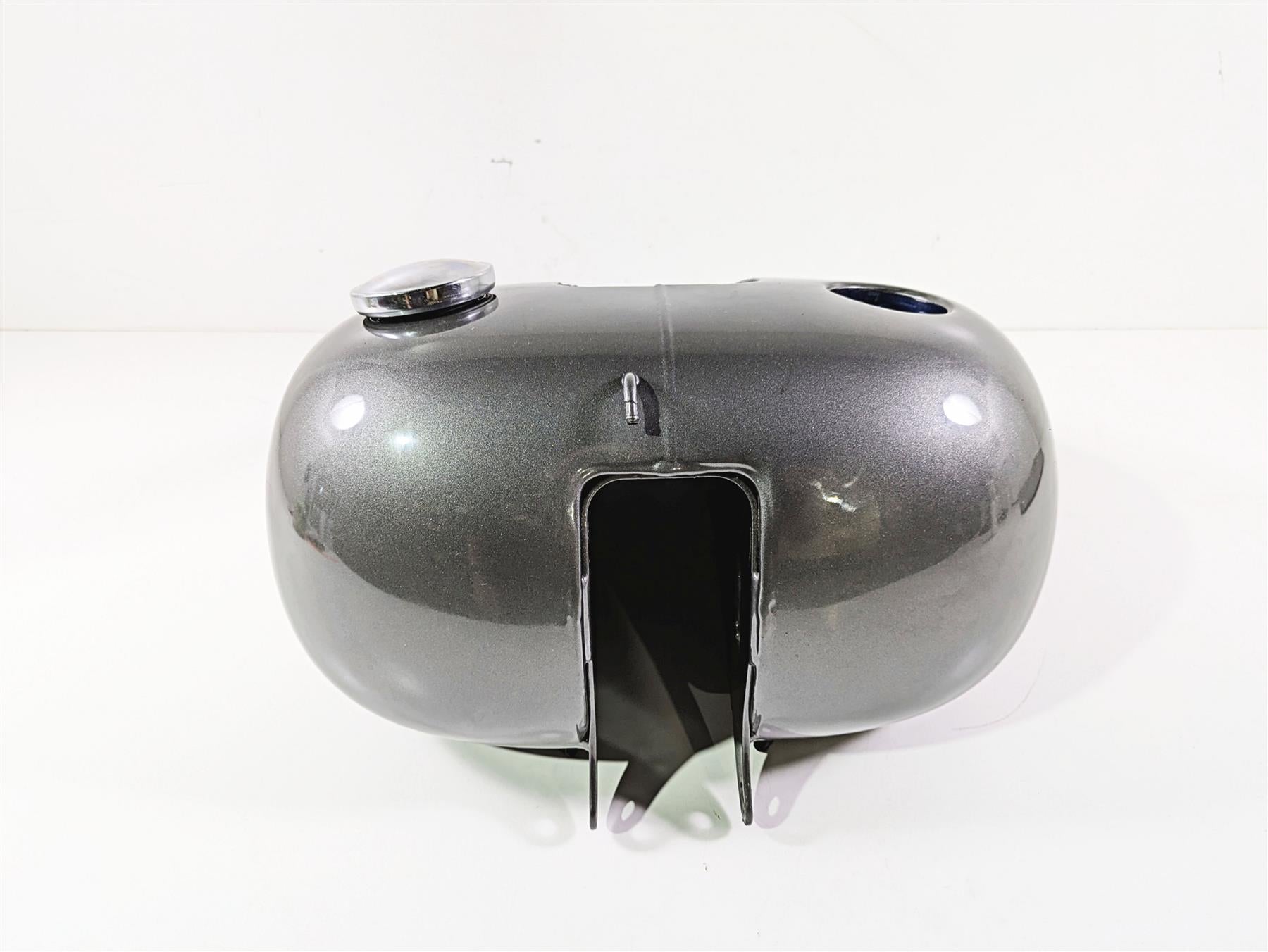 2009 Harley FLSTSB Cross Bones Fuel Gas Petrol Tank - Read 61000800 {{ shop.shopifyCountryName }} - Mototech271