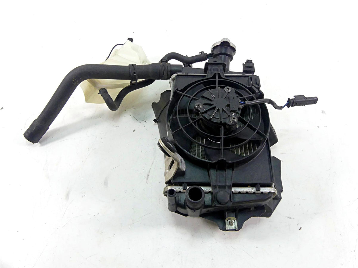 2016 BMW R1200GS Adv K51 Right Radiator Fan Reservoir & Cover 17118546416 {{ shop.shopifyCountryName }} - Mototech271