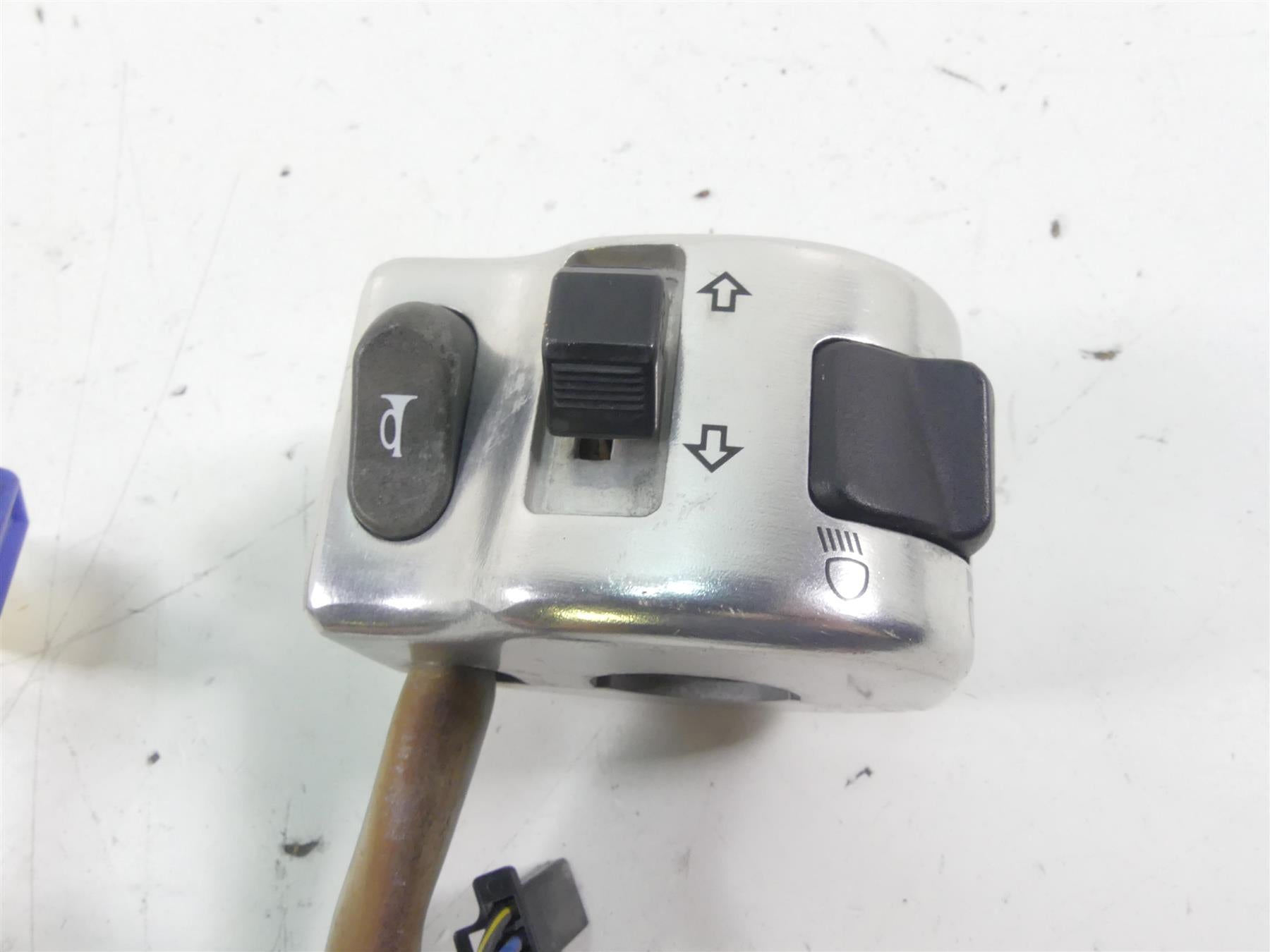 2001 Yamaha XV1600 Road Star Left Hand Turn Signal Control Switch 5BN-83973-00 {{ shop.shopifyCountryName }} - Mototech271