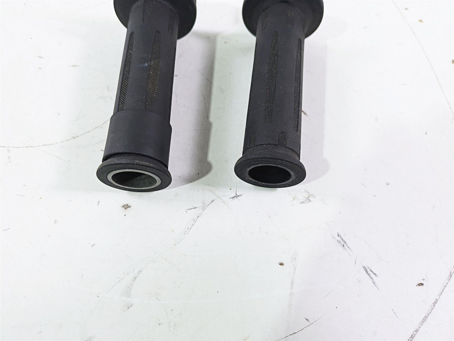2015 BMW R nineT K21 Left Right Hand Grip Set 61317721849 61317714236 {{ shop.shopifyCountryName }} - Mototech271