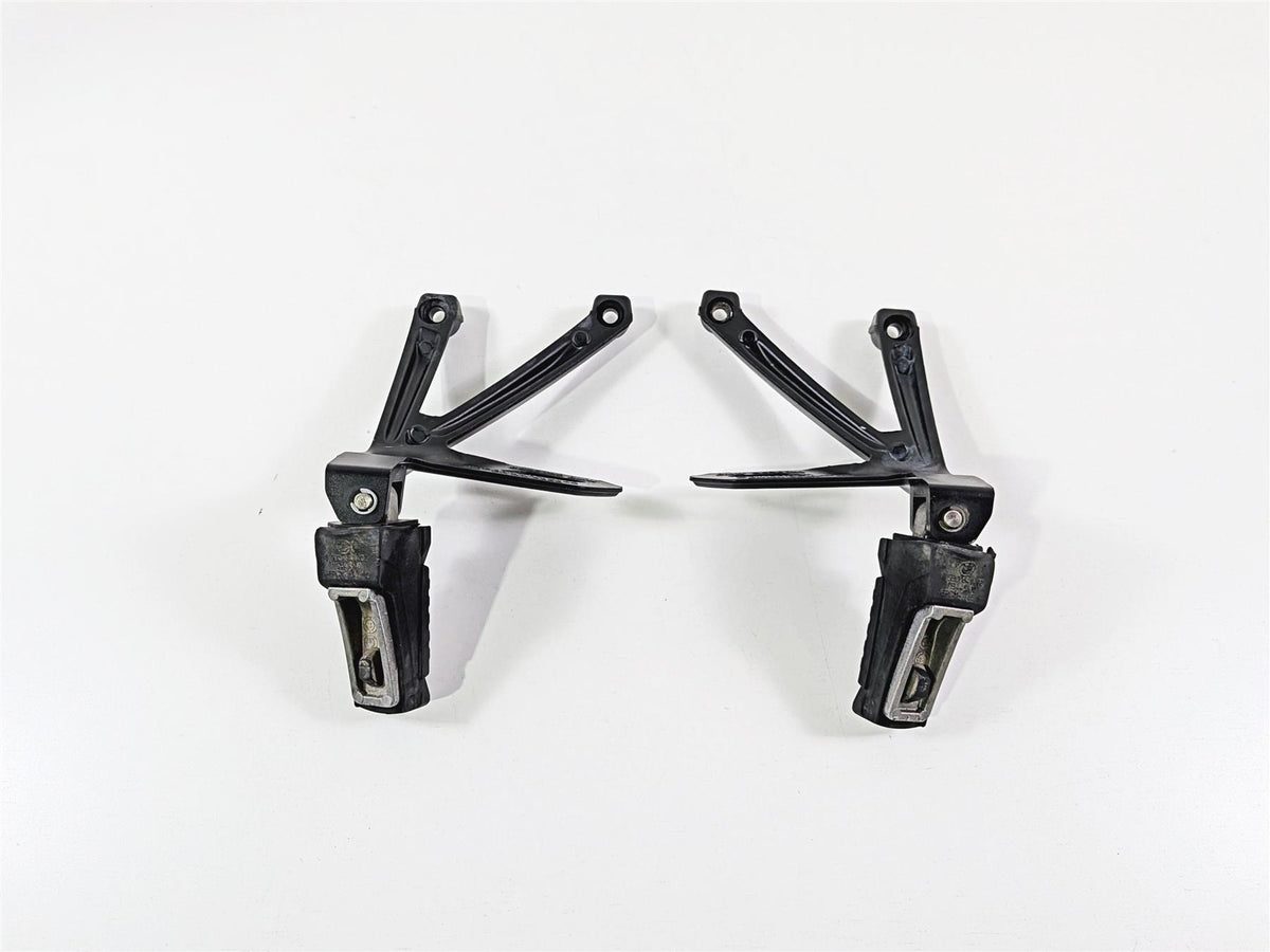 2015 BMW R1200GS K50 Rear Black Passenger Foot Peg Set 46718526741 46718526742 {{ shop.shopifyCountryName }} - Mototech271