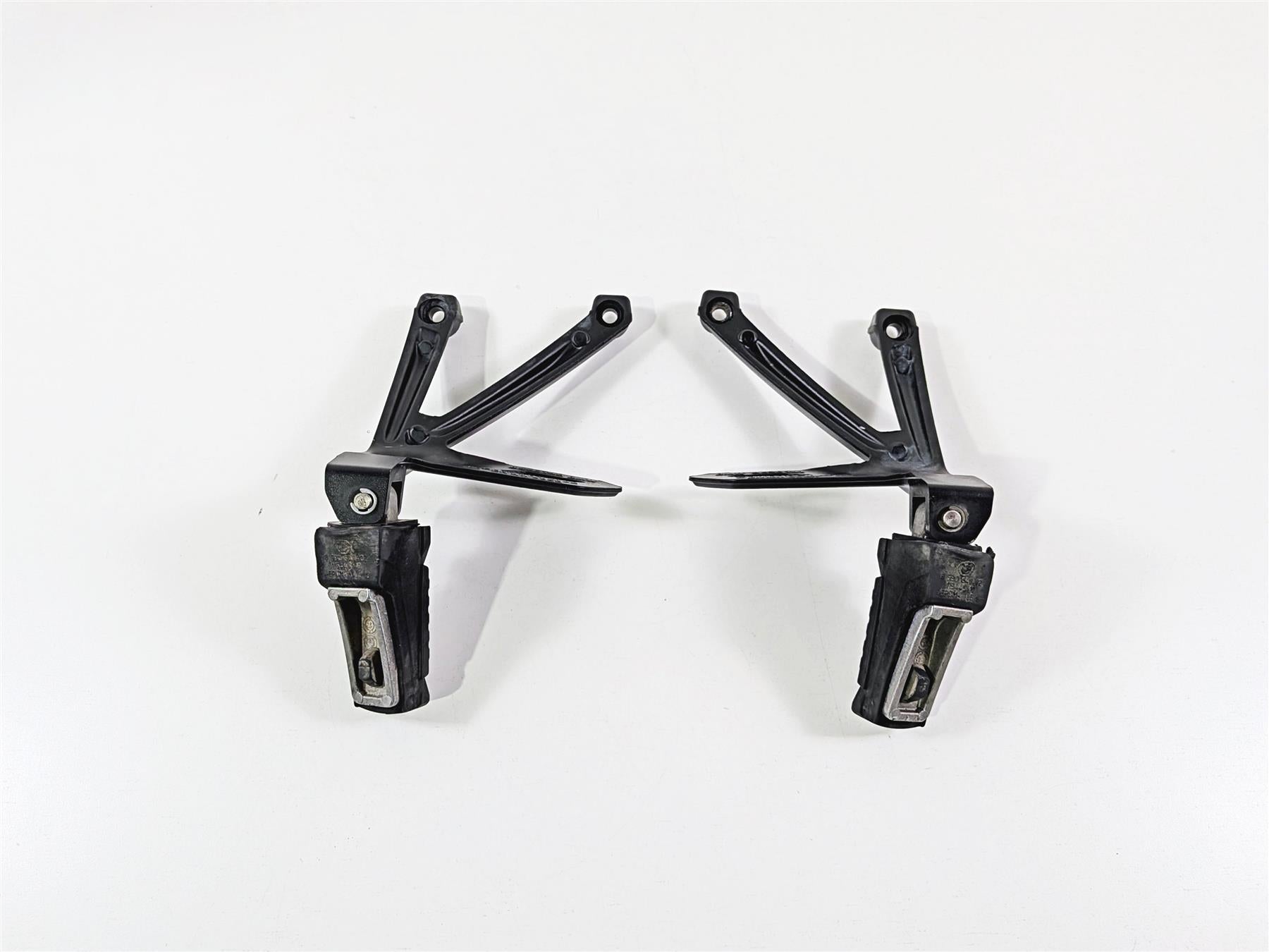 2015 BMW R1200GS K50 Rear Black Passenger Foot Peg Set 46718526741 46718526742 {{ shop.shopifyCountryName }} - Mototech271