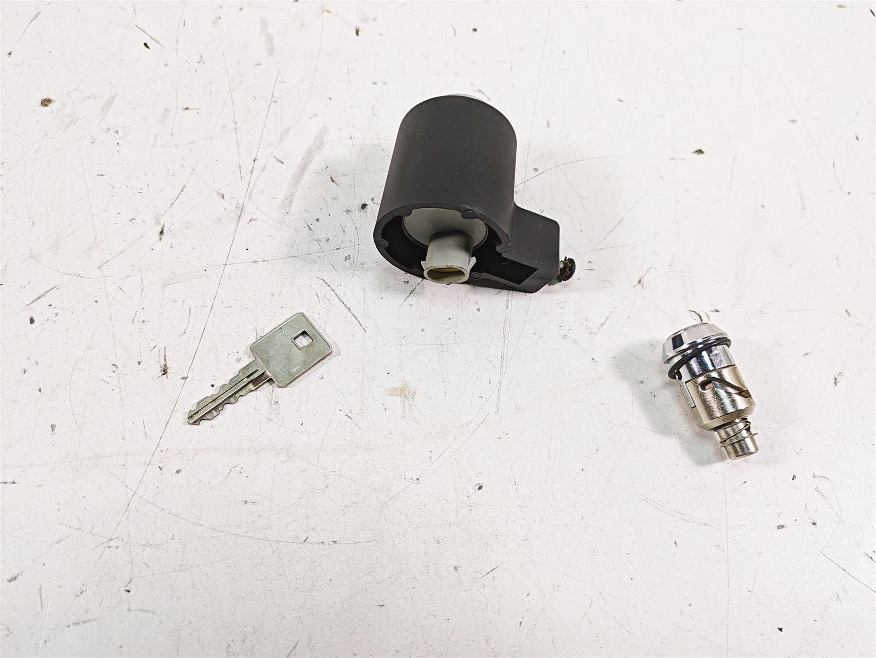 2019 Harley XL883N Sportster Iron Ignition Switch Steering Lock Set 71400083 {{ shop.shopifyCountryName }} - Mototech271