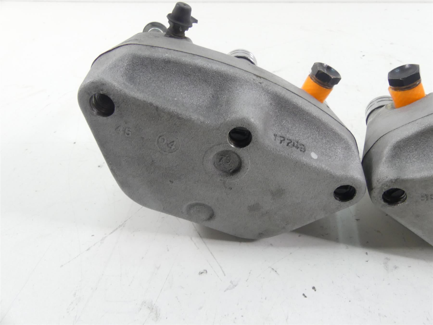 2005 Harley Touring CVO FLHTCSE Electra Glide Front Brake Caliper Set 44382-99C {{ shop.shopifyCountryName }} - Mototech271
