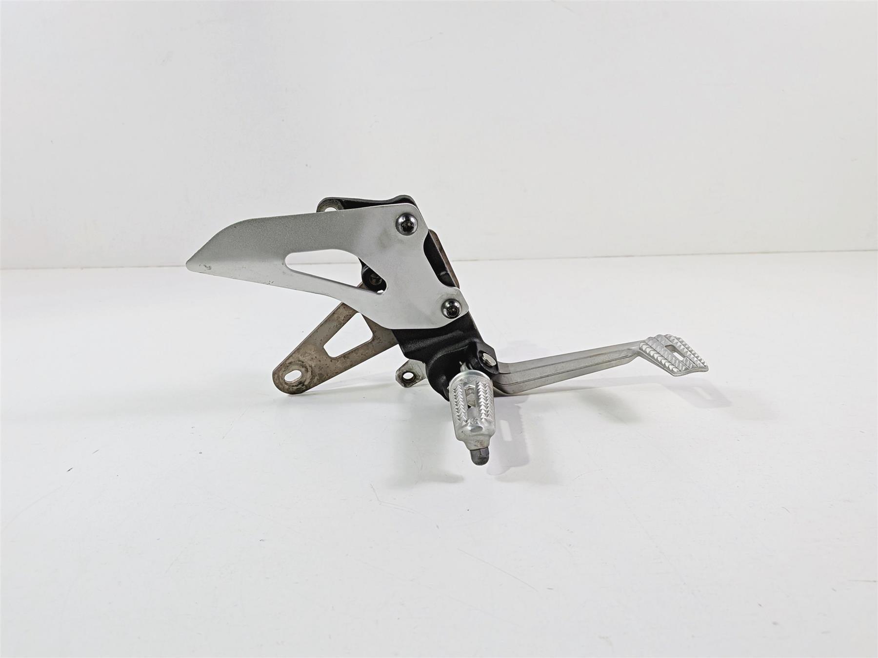2019 Triumph Speed Triple RS 1050 Front Right Foot Peg & Brake Pedal T2081844 {{ shop.shopifyCountryName }} - Mototech271