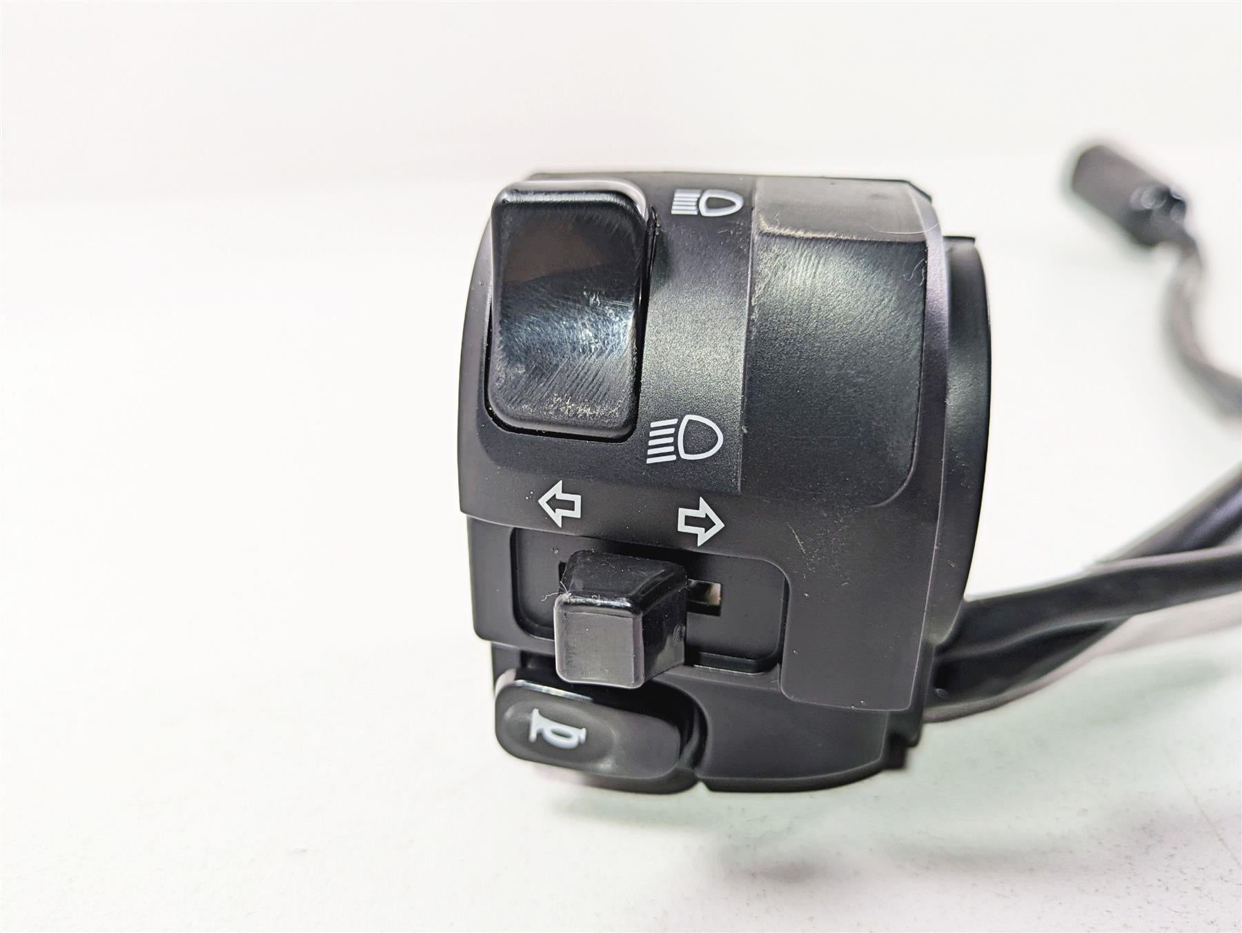 2023 Kawasaki EX400 Ninja Left Hand Turn Signal Control Switch 46091-0372 {{ shop.shopifyCountryName }} - Mototech271