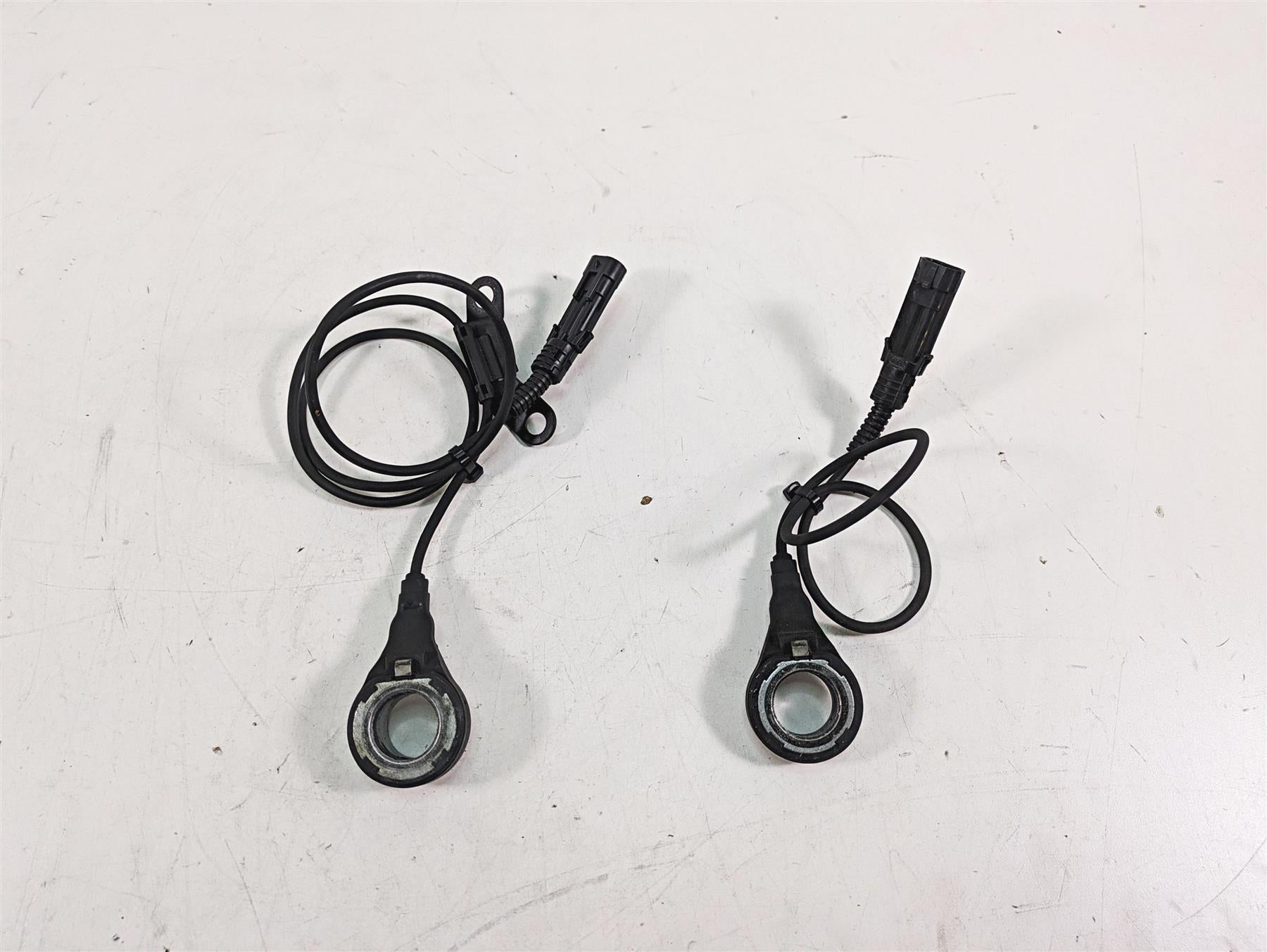 2014 Harley Touring FLHTK Electra Glide Abs Brake Wheel Speed Sensors 32700015 {{ shop.shopifyCountryName }} - Mototech271