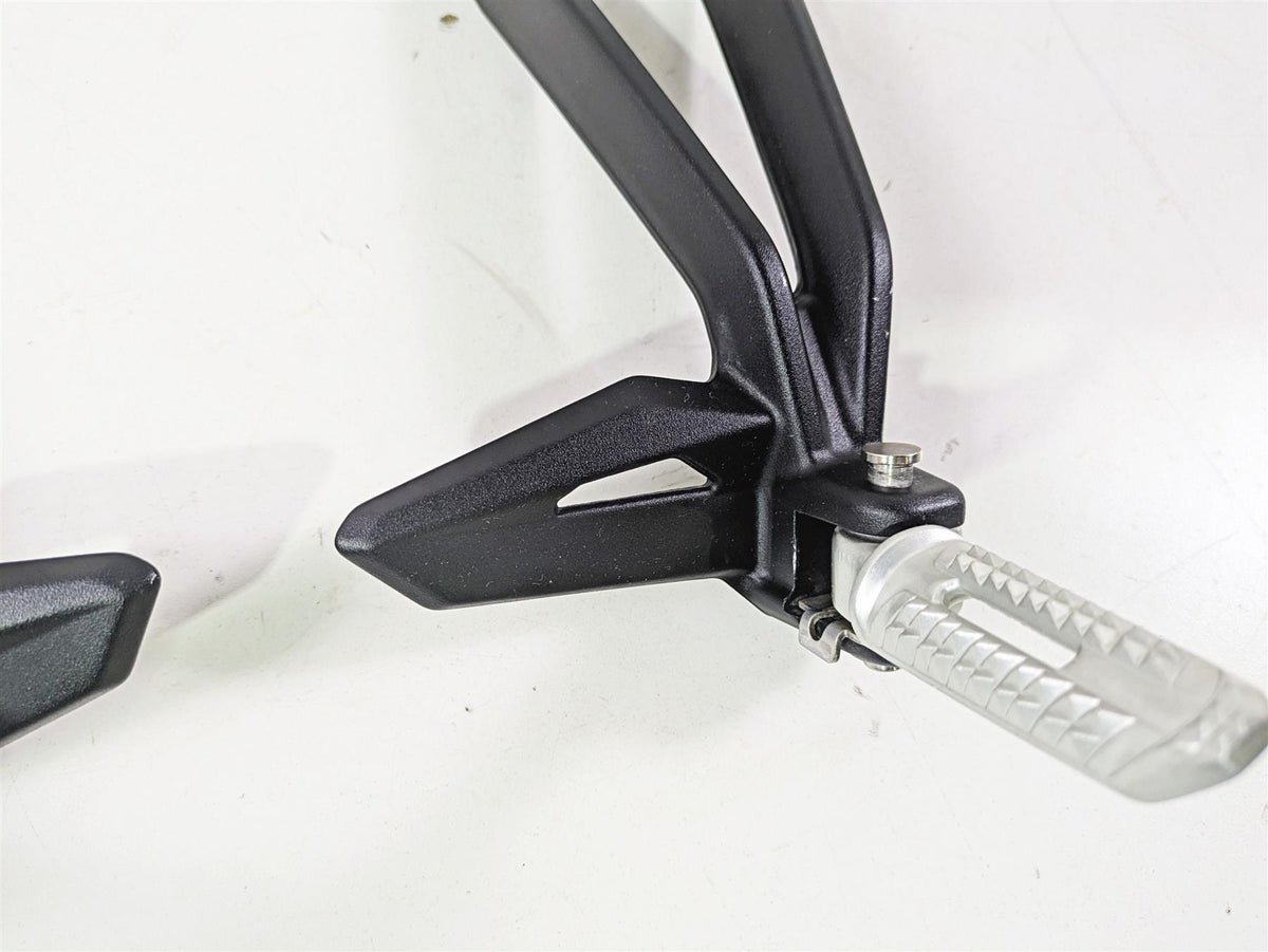 2024 Triumph Street Triple 765 R Rear Passenger Footpeg Set T2088156 T2088157 {{ shop.shopifyCountryName }} - Mototech271