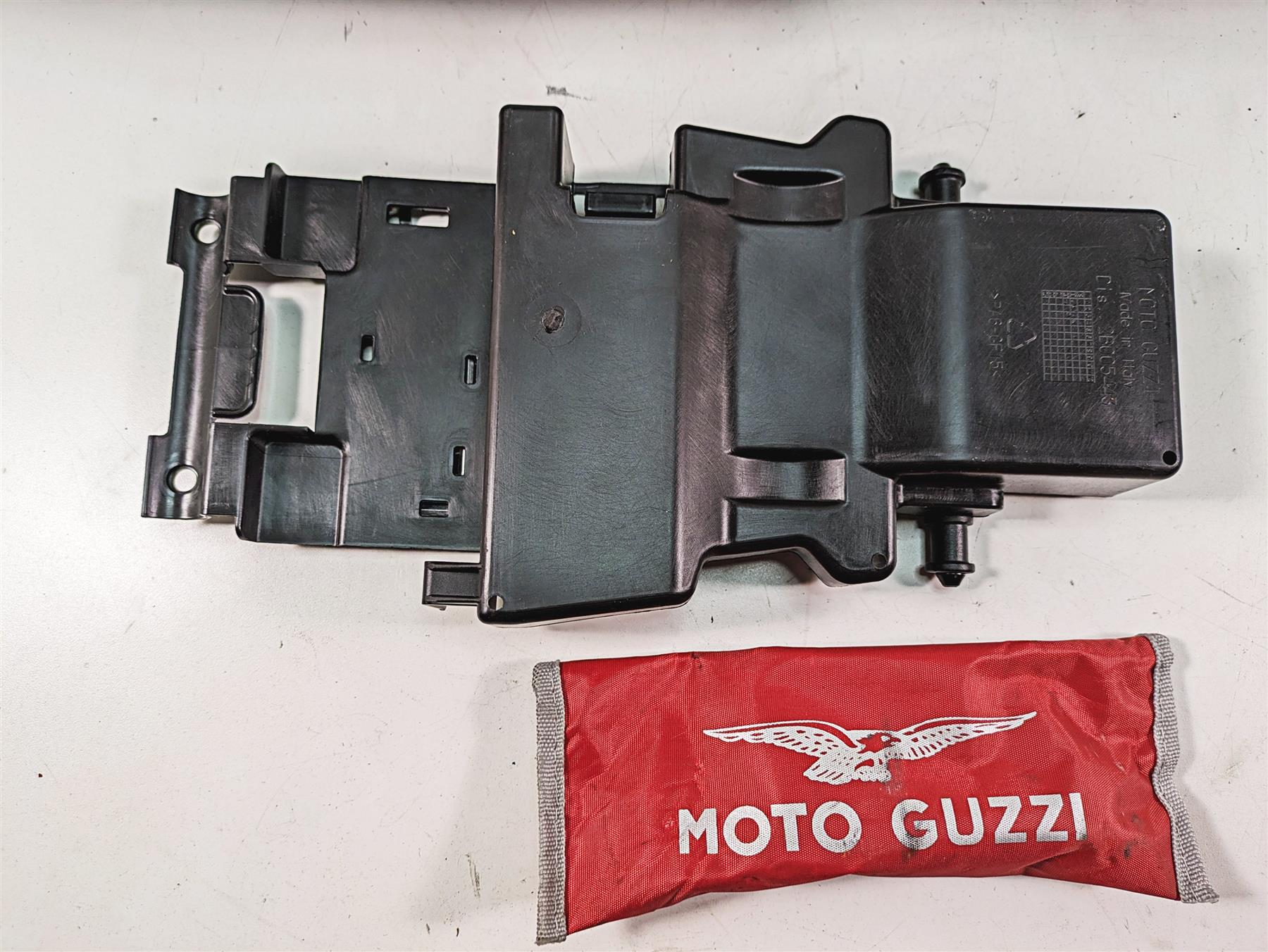 2020 Moto Guzzi V85 TT Adventure Rear Inner Fender & Storage Box Set 2B005442 {{ shop.shopifyCountryName }} - Mototech271