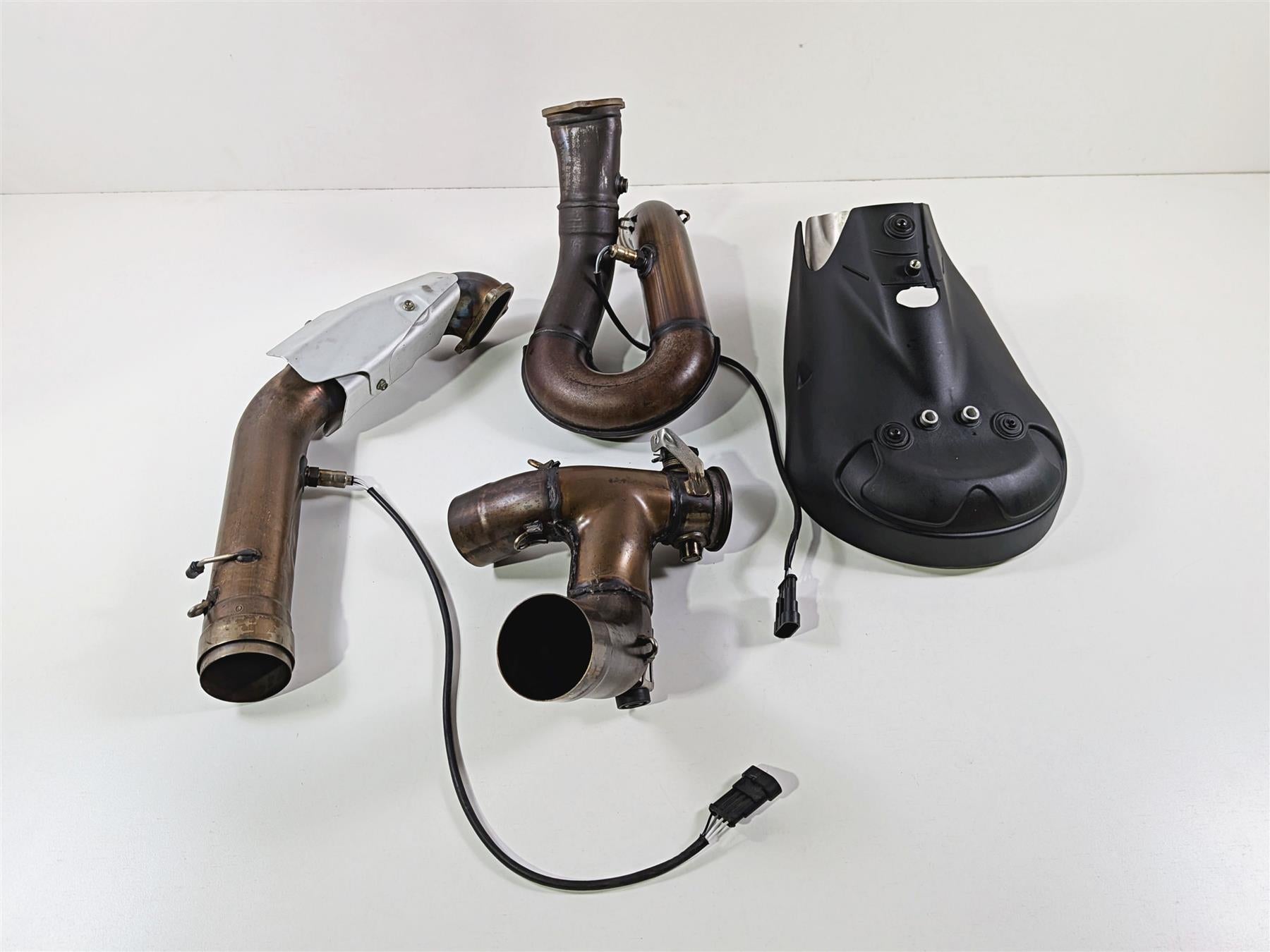2019 Ducati 959 Panigale Stock Exhaust Header & Heat Shield Set 57014452A {{ shop.shopifyCountryName }} - Mototech271