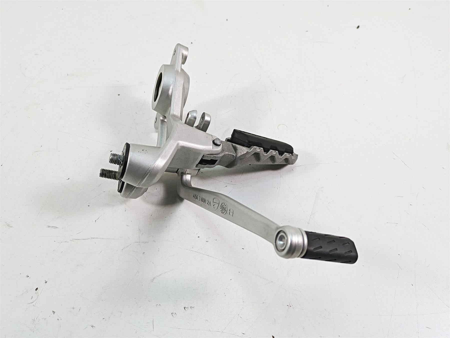2020 Ducati Hypermotard 950 SP Left Foot Peg Mount & Shifter Set 82413571A {{ shop.shopifyCountryName }} - Mototech271