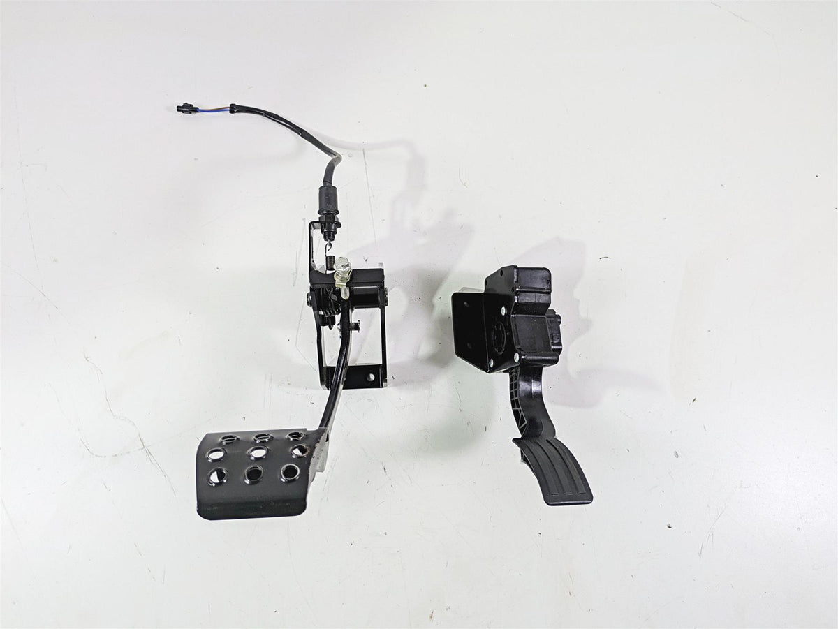 2023 Kawasaki Teryx KRX KRF 1000 C Foot Brake Accelerator Pedal Set 39075-0033 {{ shop.shopifyCountryName }} - Mototech271