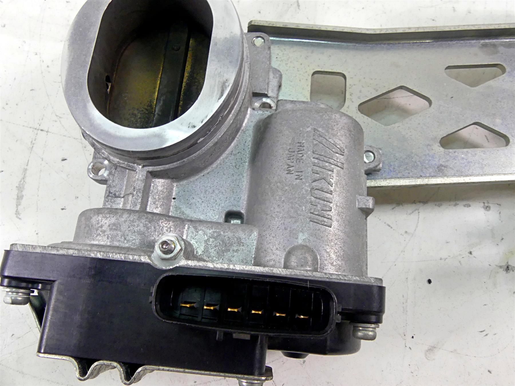 2013 Ducati Diavel Red Mikuni Throttle Body Bodies Set 28240871A {{ shop.shopifyCountryName }} - Mototech271