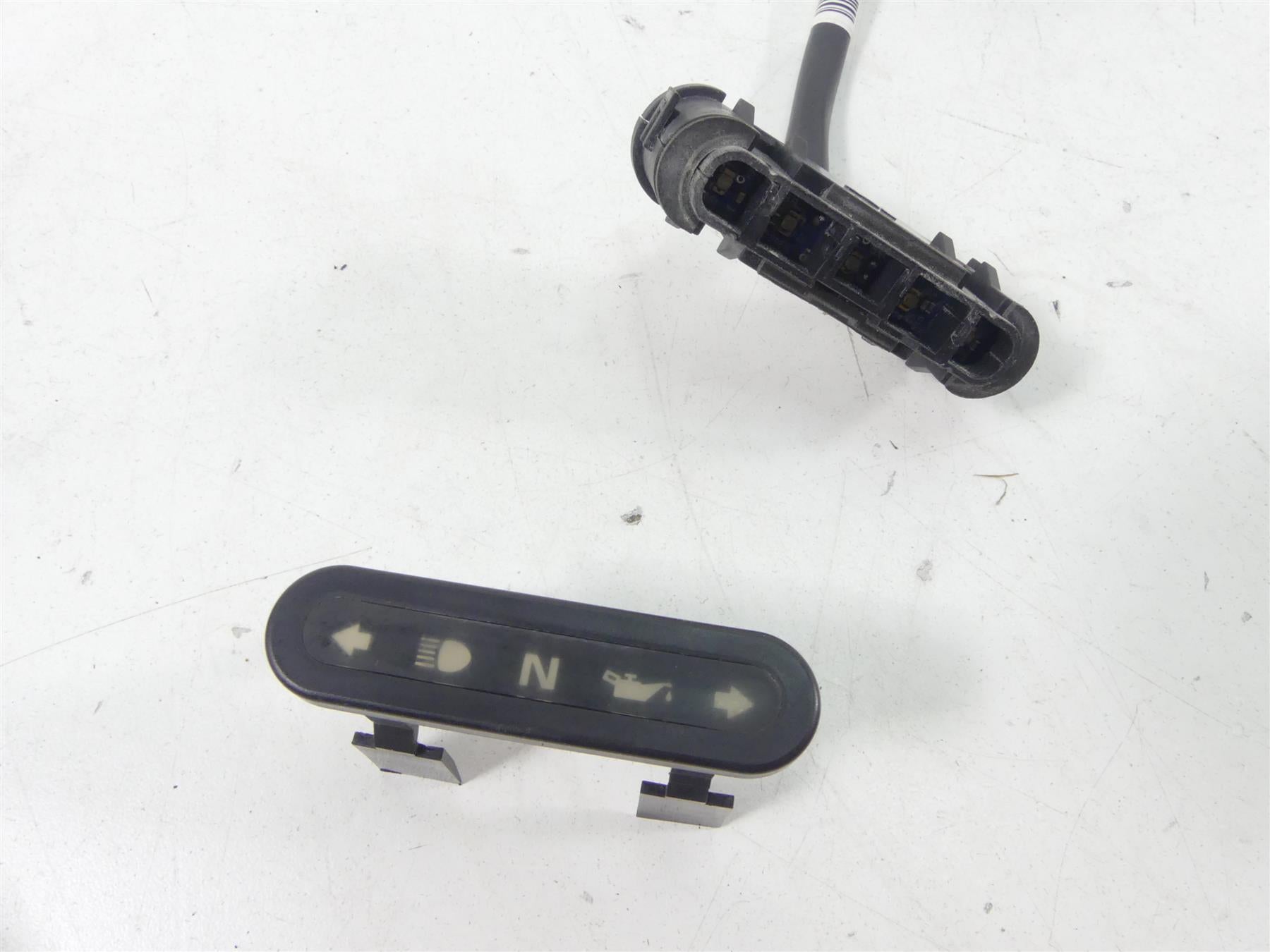 2013 Harley Touring FLHX Street Glide Indicator Blinker Oil Lights 68789-96B {{ shop.shopifyCountryName }} - Mototech271