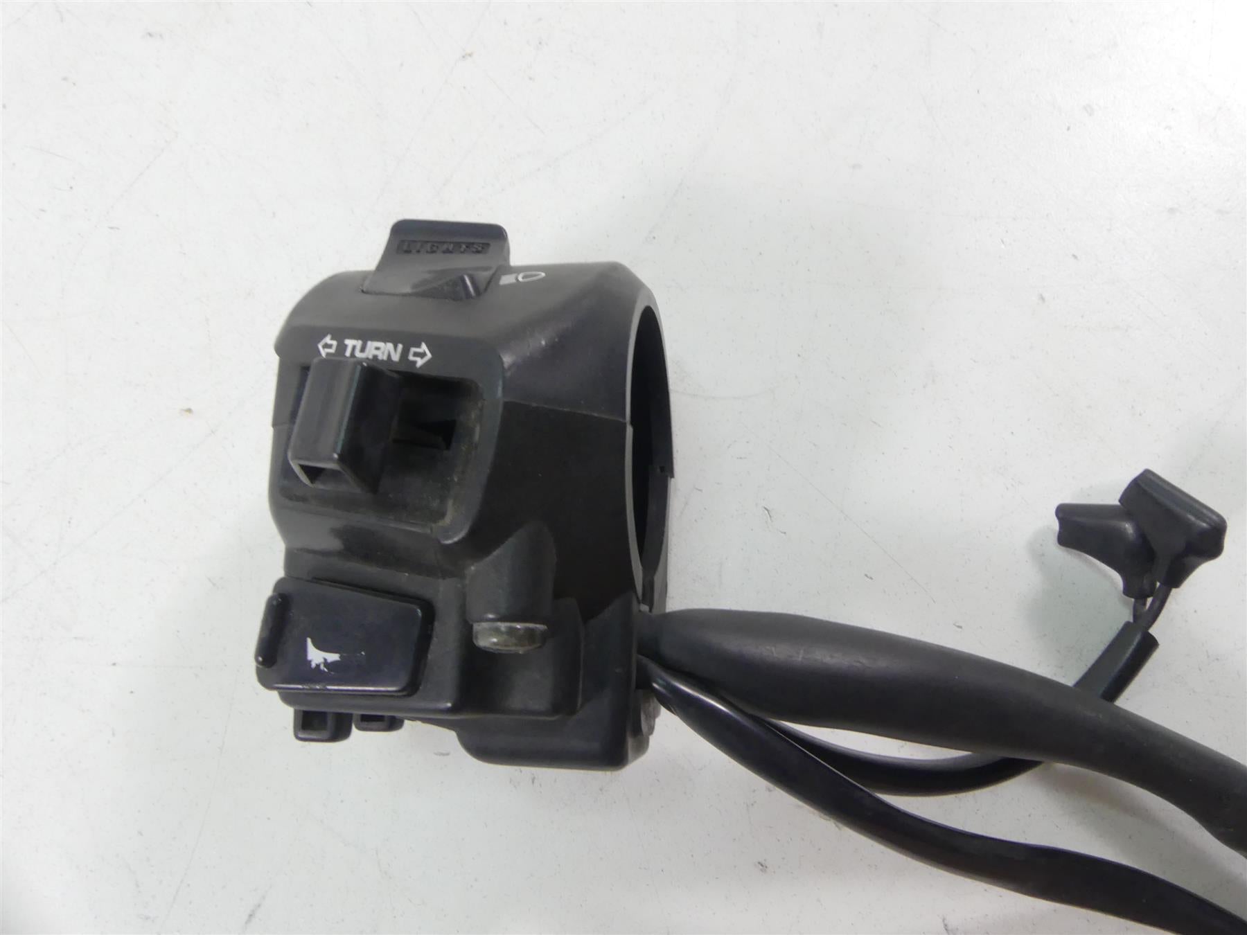 2004 Honda CBR1000RR SC57 Left Hand Horn Light Control Switch 35200-MEL-670 {{ shop.shopifyCountryName }} - Mototech271