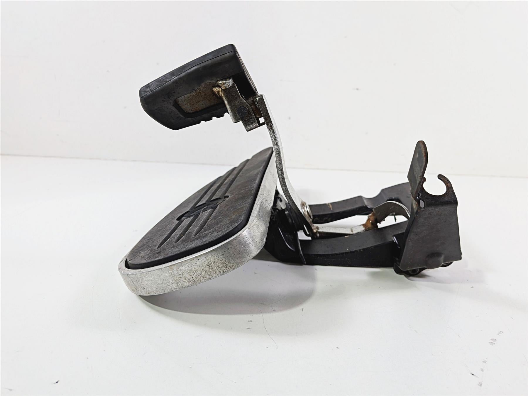 2008 Yamaha XV1900 Roadliner S Right Floor Board & Brake Pedal 1D7-27420-00-00 {{ shop.shopifyCountryName }} - Mototech271