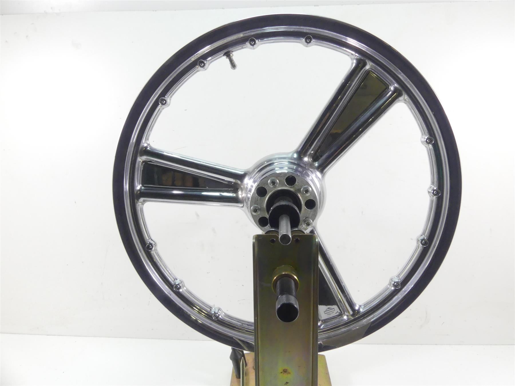 2004 Harley Softail FXSTD SE CVO Deuce Front Chrome Wheel Rim 21x2.15 44624-03 {{ shop.shopifyCountryName }} - Mototech271