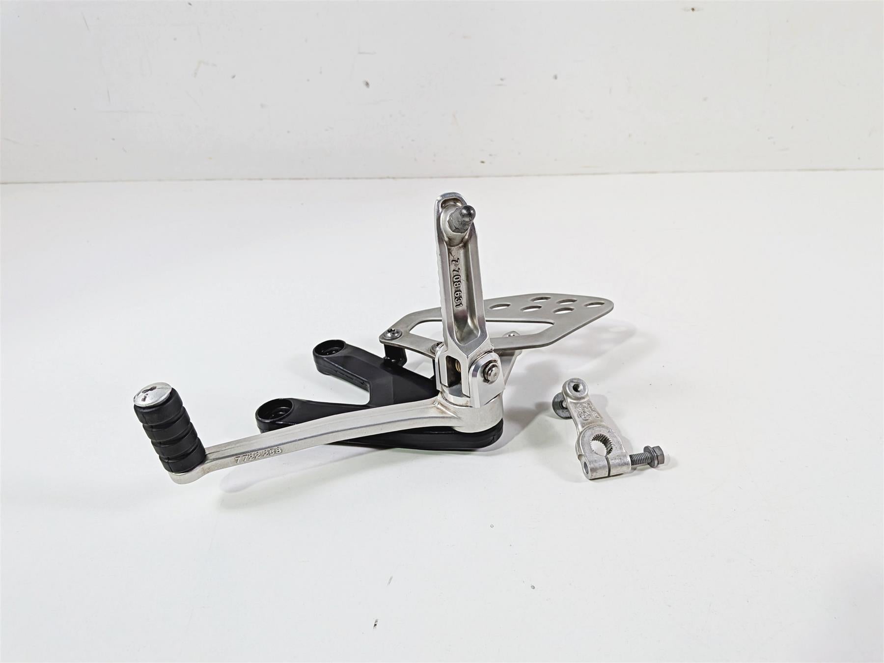 2014 BMW S1000RR K46 Left Front Foot Peg Set & Shifter Shift Lever 46717708573 {{ shop.shopifyCountryName }} - Mototech271