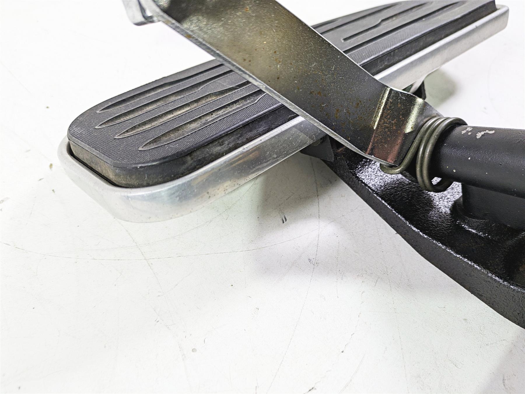 2004 Yamaha XVZ1300 Royal Star Right Floorboard & Brake Pedal Set 4XY-27420-10 {{ shop.shopifyCountryName }} - Mototech271