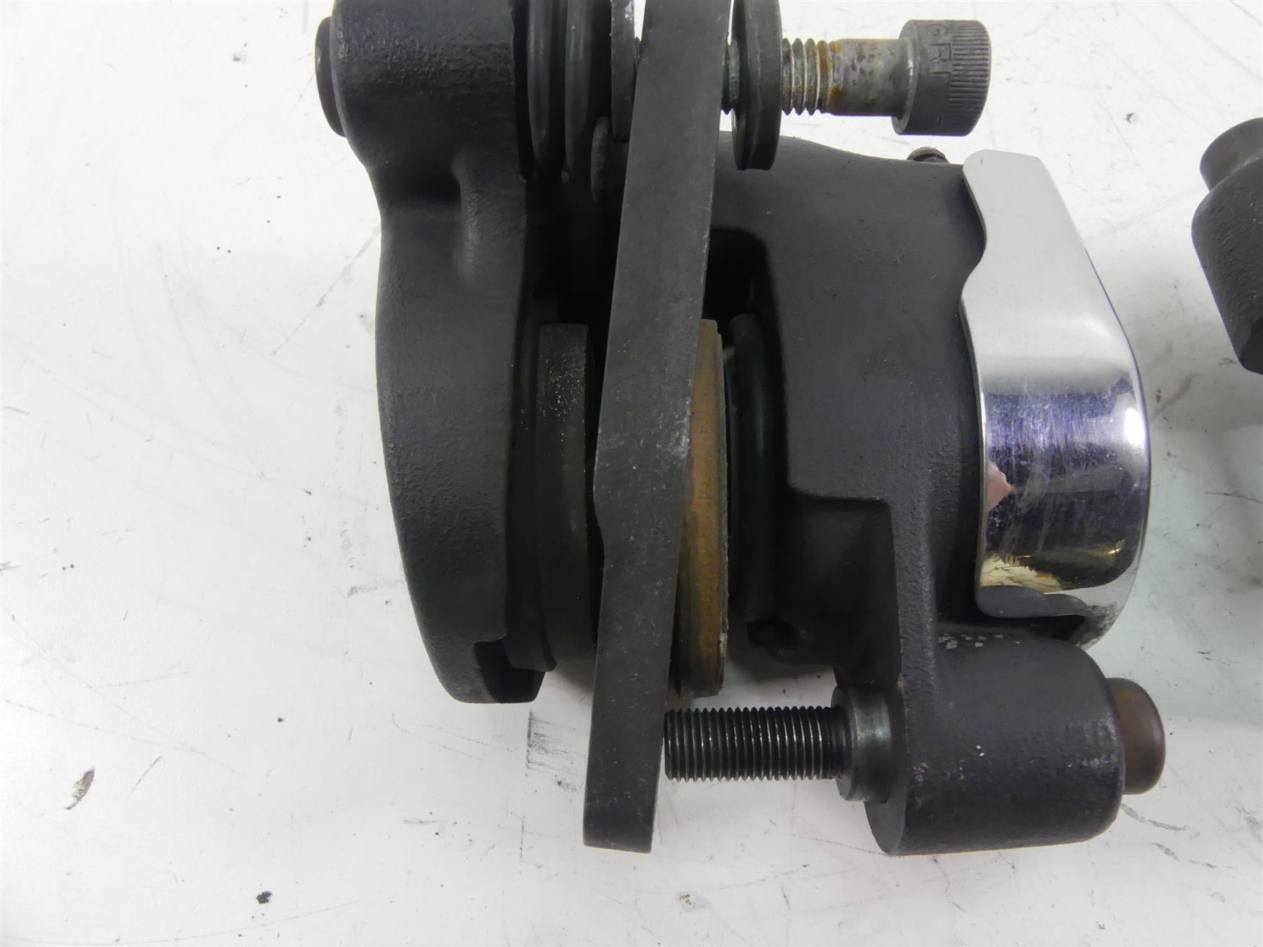 1998 Harley Dyna FXDL Low Rider Front Brake Caliper Set 44023-83C 44046-84C {{ shop.shopifyCountryName }} - Mototech271