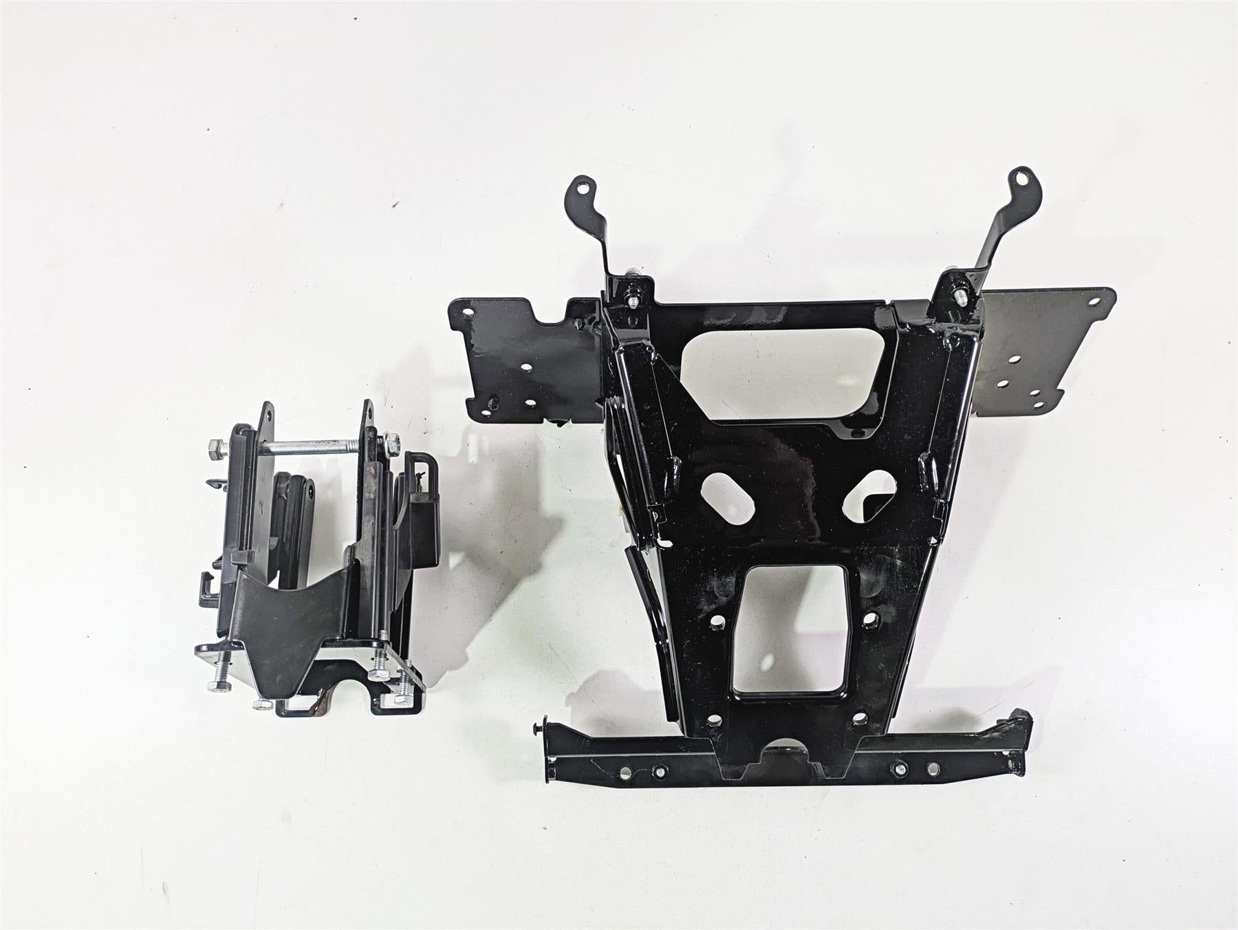2021 Harley Touring FLTRX Road Glide Front Fairing Support Mount Set 47200217