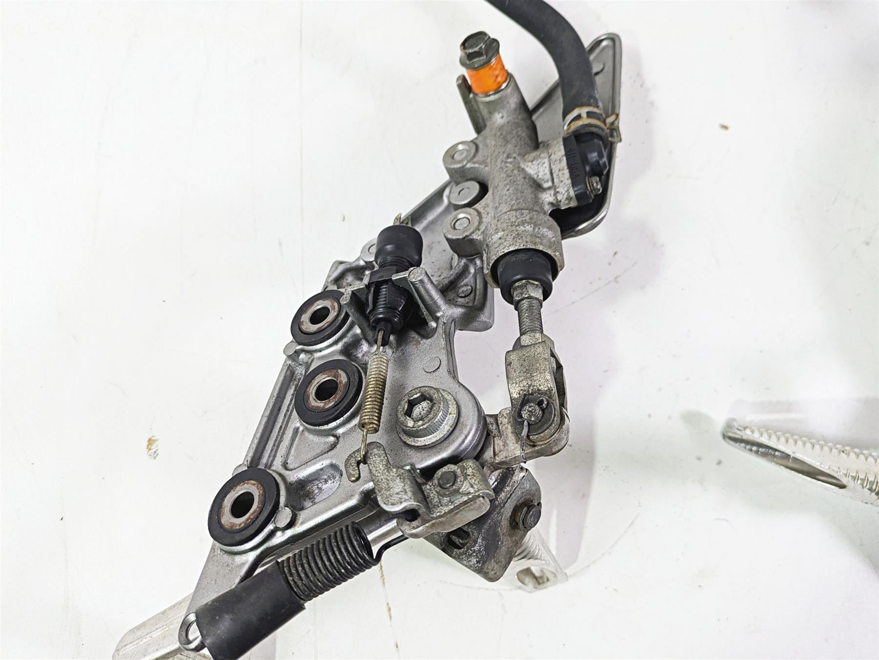 2003 Suzuki GSF1200 Bandit Foot Peg Rest + Shifter & Brake Lever Set 43511-26E02 {{ shop.shopifyCountryName }} - Mototech271