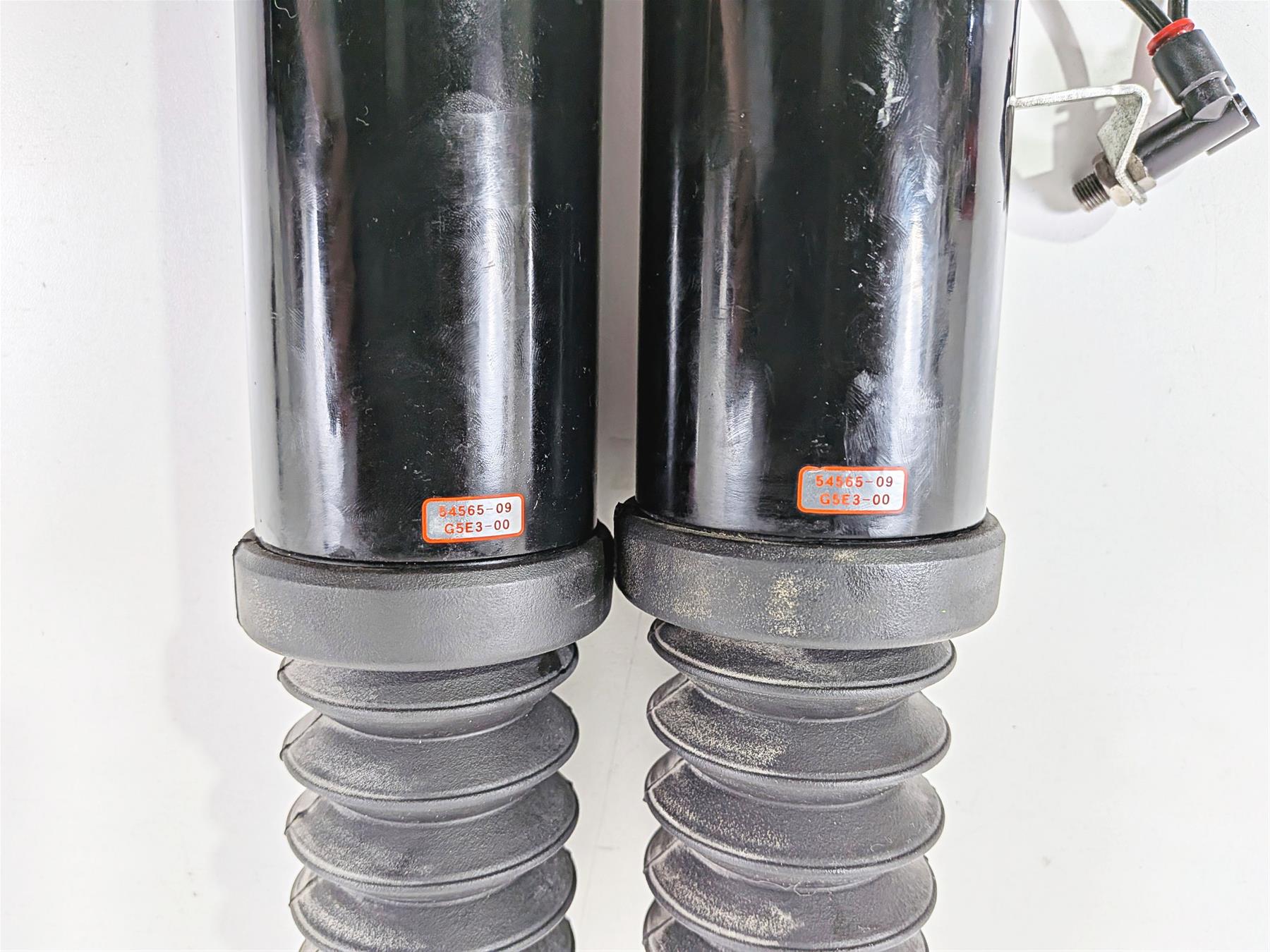 2011 Harley Touring FLHTCU CVO Electra Glide Rear Shock Damper 13" Set 54565-09-Mototech271