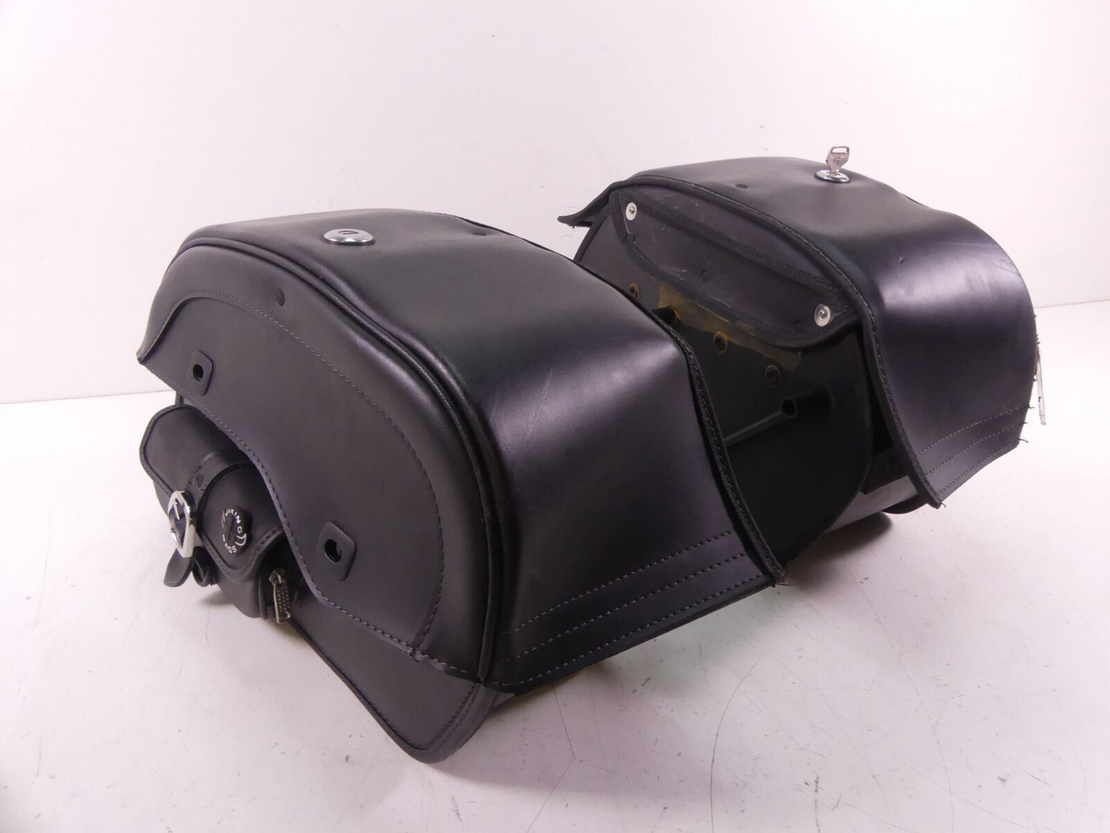2001 Kawasaki VN1500 Vulcan C Viking Bags Saddle Bag Set + Key VLX600P 6388 {{ shop.shopifyCountryName }} - Mototech271
