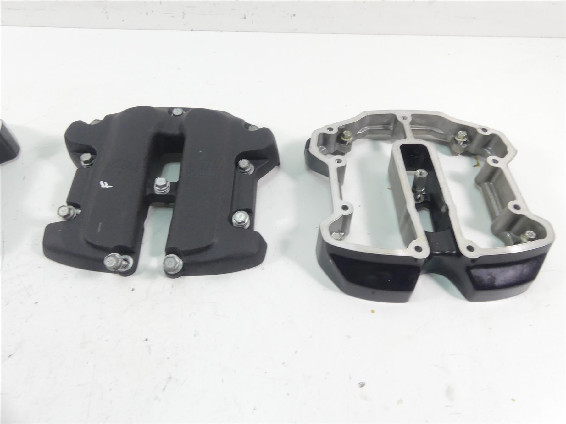 2021 Harley Softail FXBBS Street Bob Cylinder Head Valve Cover Set 25700697 {{ shop.shopifyCountryName }} - Mototech271