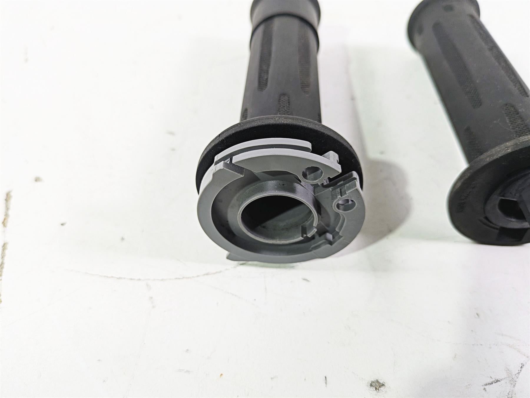 2015 BMW R nineT K21 Left Right Hand Grip Set 61317721849 61317714236 {{ shop.shopifyCountryName }} - Mototech271