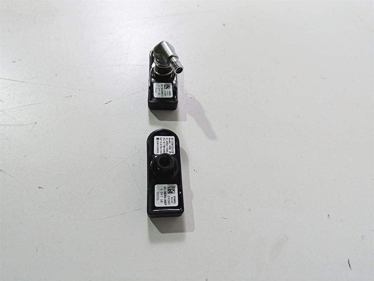 2017 Harley Touring FLHTKSE CVO E-Glide Tire Pressure Sensor Set -Read 32700052A {{ shop.shopifyCountryName }} - Mototech271