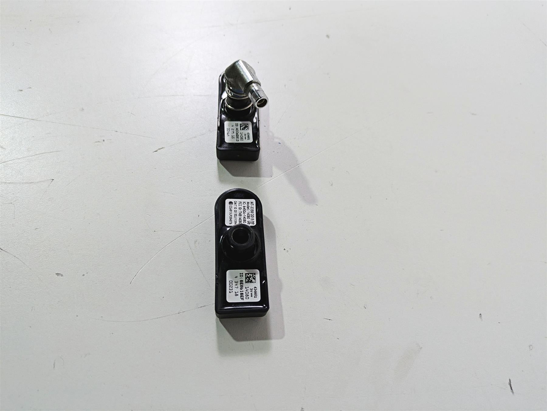 2017 Harley Touring FLHTKSE CVO E-Glide Tire Pressure Sensor Set -Read 32700052A {{ shop.shopifyCountryName }} - Mototech271