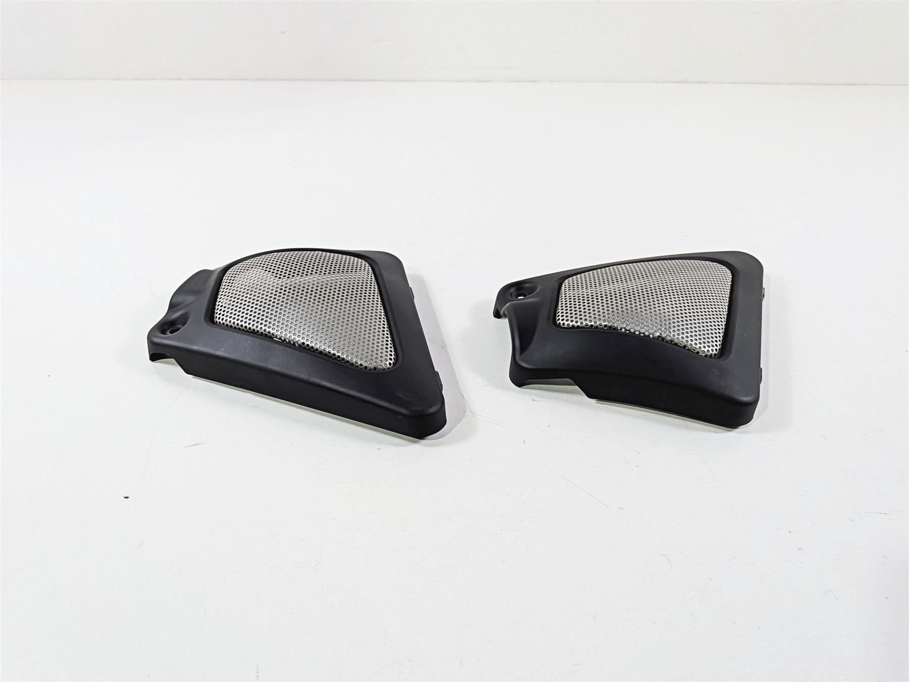 2011 Harley VRSCDX Night Rod Neck Cover Fairing Set 66297-07 66298-07 {{ shop.shopifyCountryName }} - Mototech271