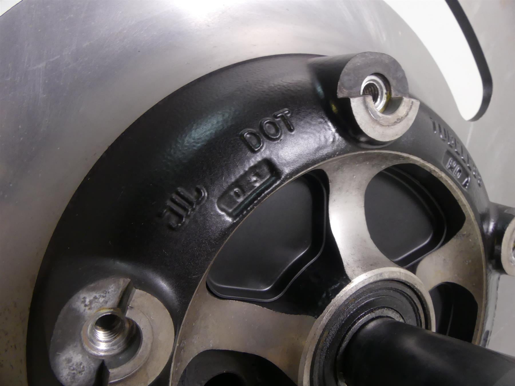 2006 Harley VRSCD Night V Rod Front Cast Wheel Rim 19x3 - Read 40868-06 {{ shop.shopifyCountryName }} - Mototech271