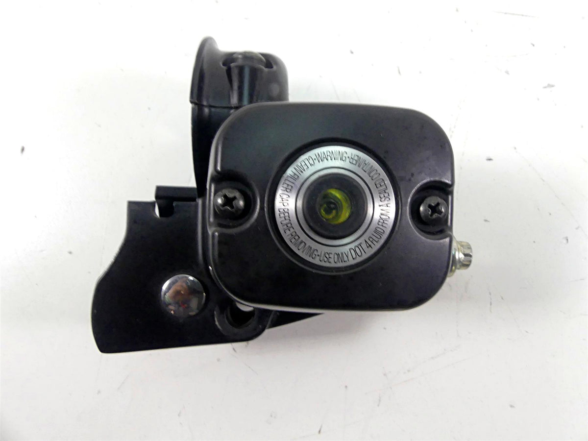 2007 Harley Touring FLHRC Road King Front Brake Master Cylinder 11/16" 46423-05C {{ shop.shopifyCountryName }} - Mototech271