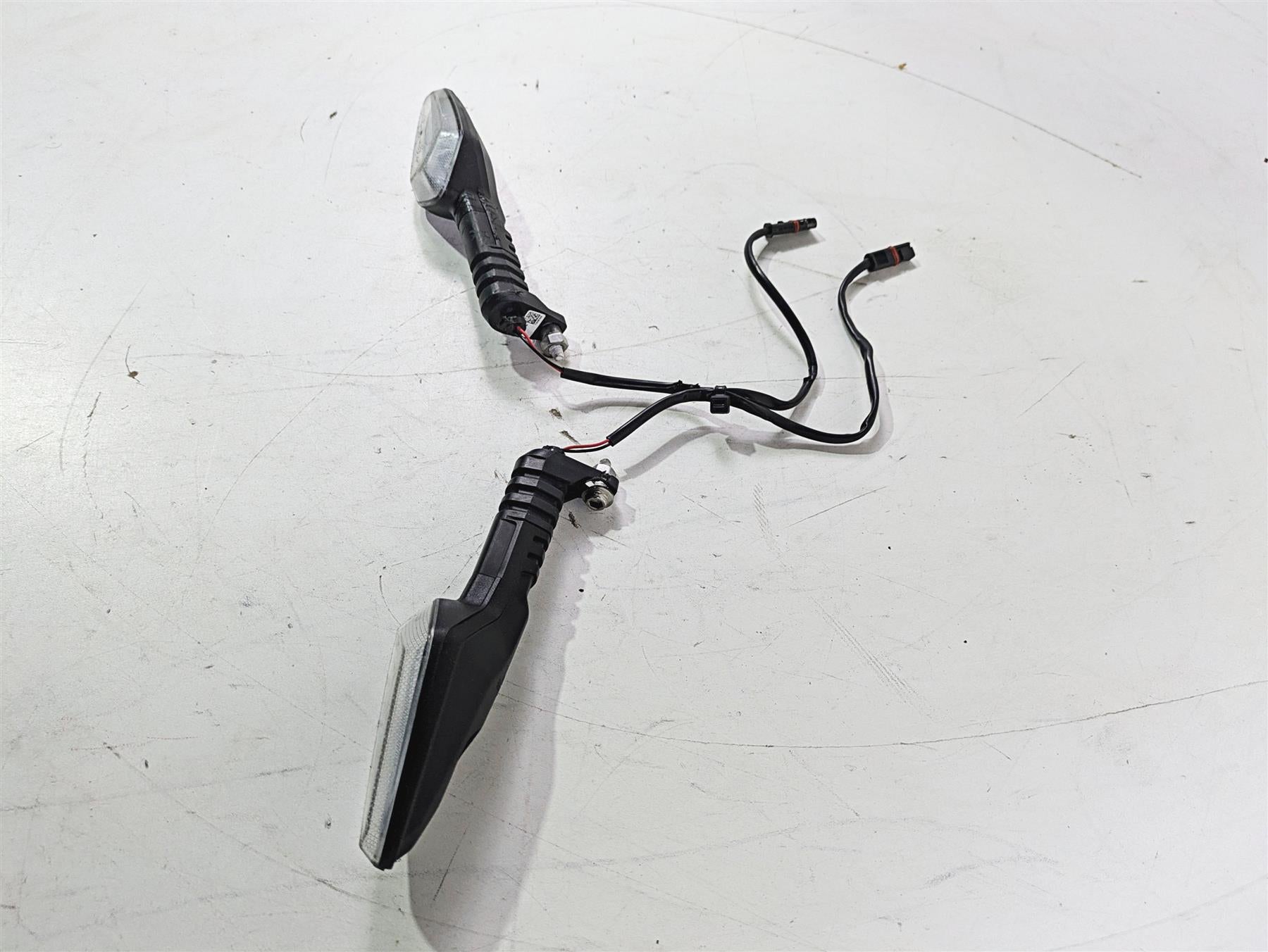 2023 BMW G310R K03 Front Blinker Turn Signal Set 63138557204 {{ shop.shopifyCountryName }} - Mototech271