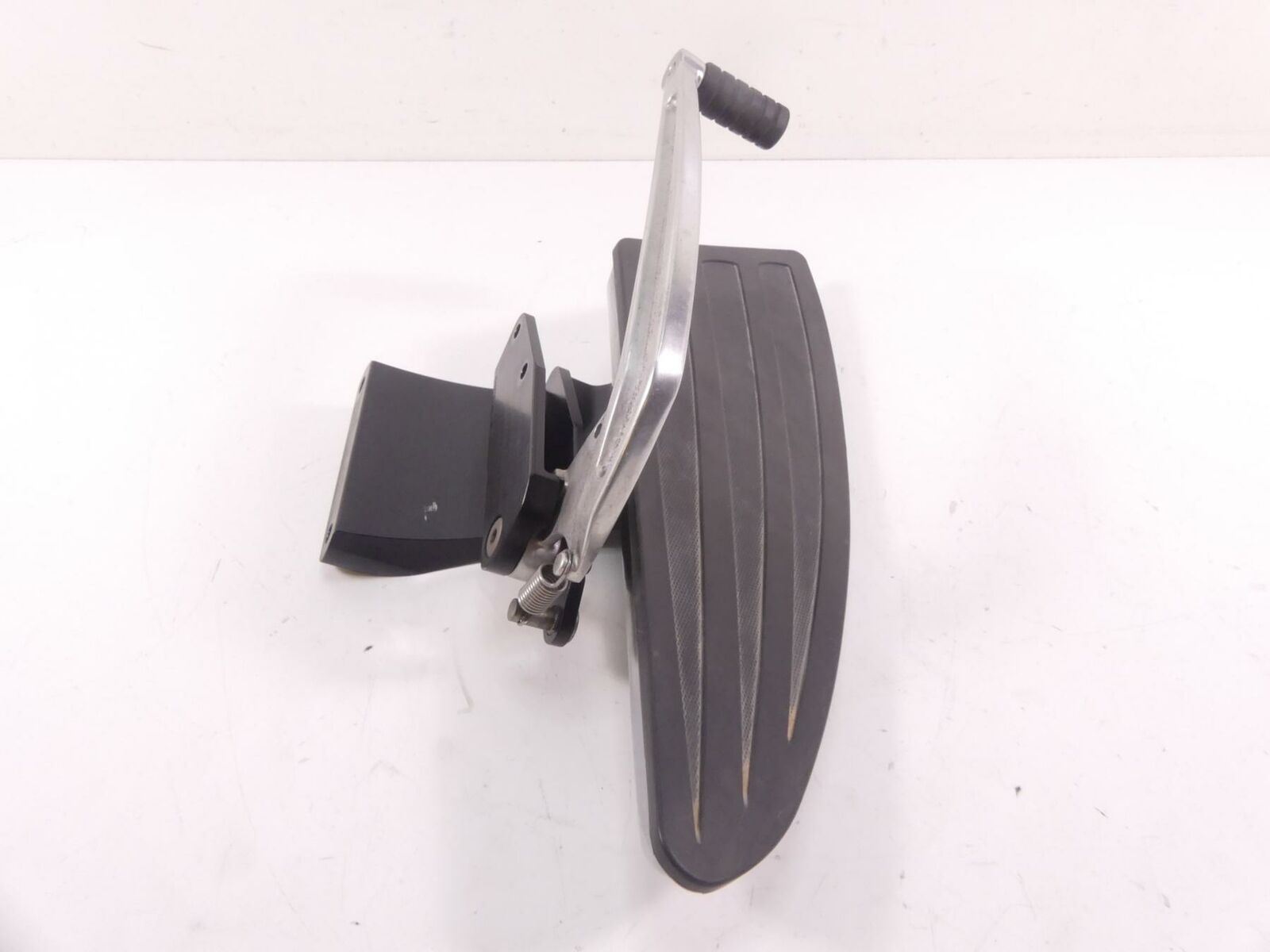 2010 Victory Vision Tour Right Front Rider Foot Board Brake Pedal Set 5135045 {{ shop.shopifyCountryName }} - Mototech271