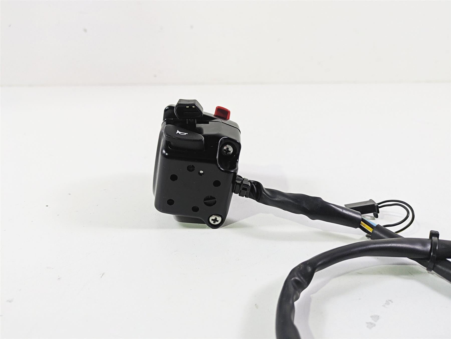 2019 Suzuki M109R VZR1800 Boulevard Left Hand Control Switch READ 37400-48GB0 {{ shop.shopifyCountryName }} - Mototech271
