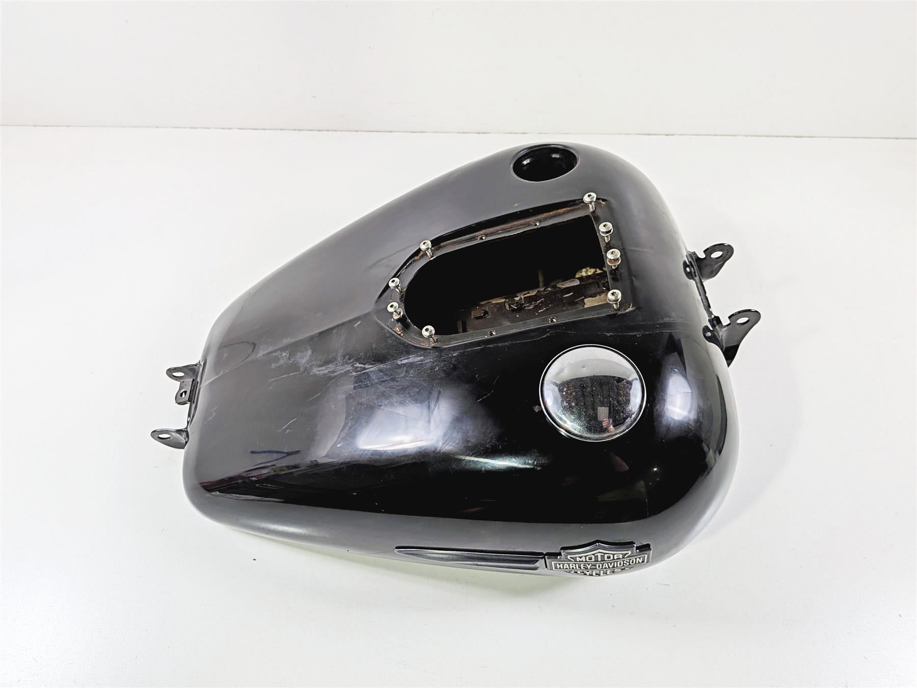 2011 Harley FXDF Dyna Fat Bob Fuel Gas Petrol Tank -Dent 61586-04B {{ shop.shopifyCountryName }} - Mototech271