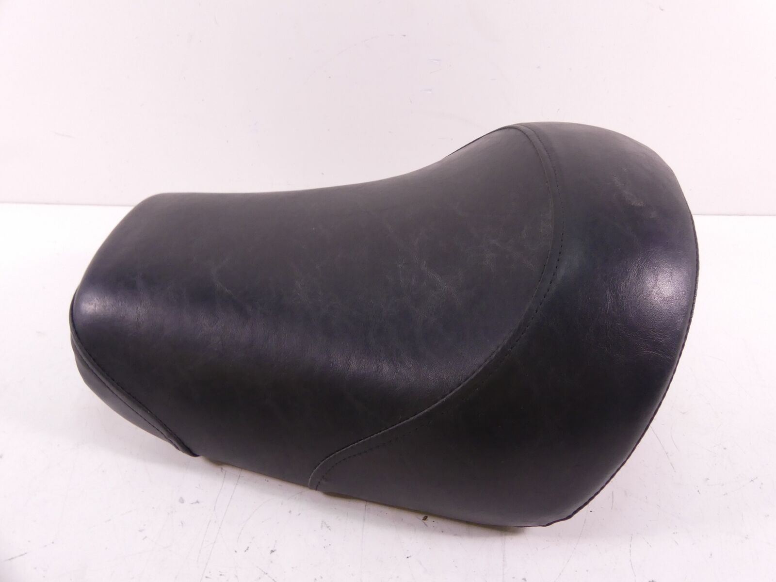 2001 Kawasaki VN1500 Vulcan C Front Rider Driver Seat Saddle 53001-1881 {{ shop.shopifyCountryName }} - Mototech271