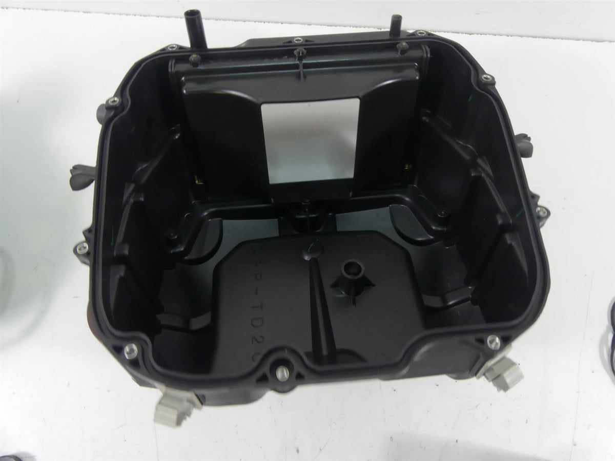 2013 Yamaha VMX17 V-Max 1700 Air Box Filter Cleaner Breather Set 2S3-14411-00-00 {{ shop.shopifyCountryName }} - Mototech271