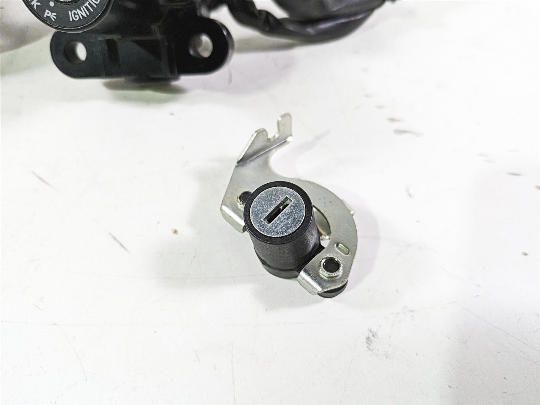 2021 Yamaha Tenere 700 XTZ7 Ignition Switch Key Lock Set BAU-82501-00-00 {{ shop.shopifyCountryName }} - Mototech271